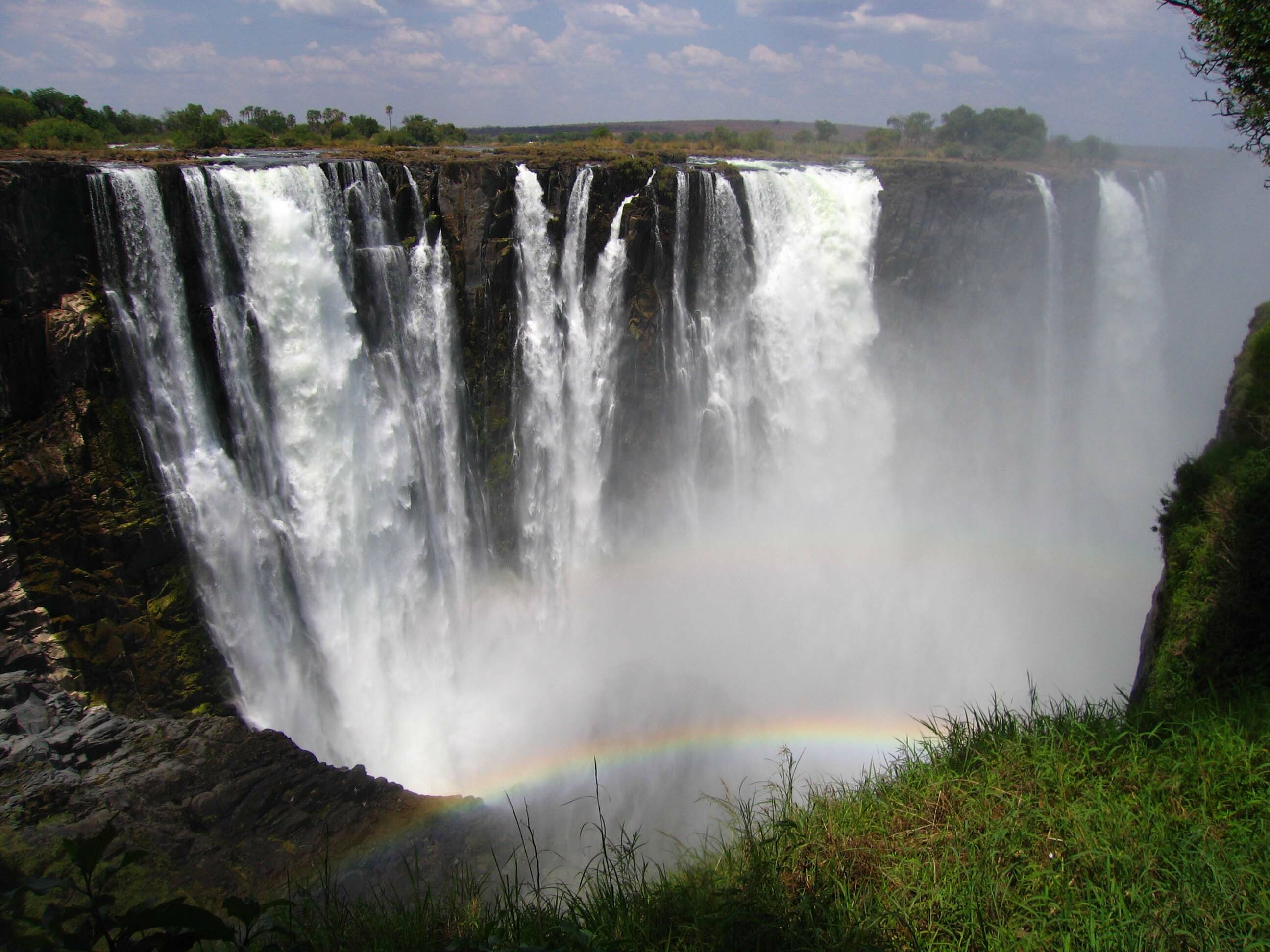 Victoria Falls: Waterfall, Located on the border between Zambia and Zimbabwe. 2600x1950 HD Background.