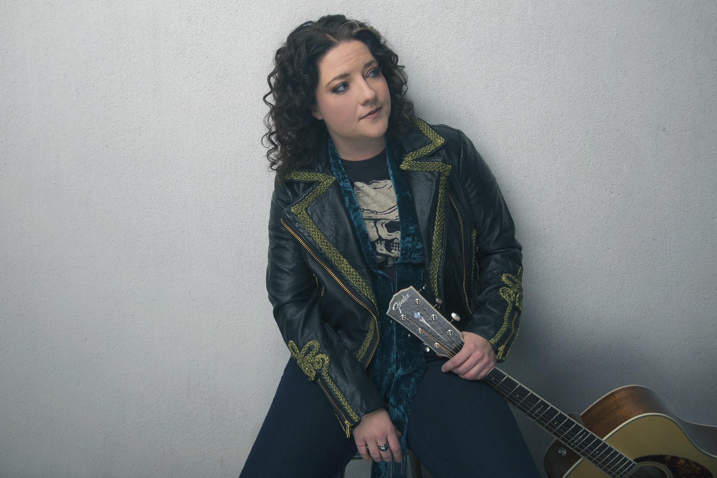 Ashley McBryde, Hard relationship with father, Passion for music, 2400x1600 HD Desktop