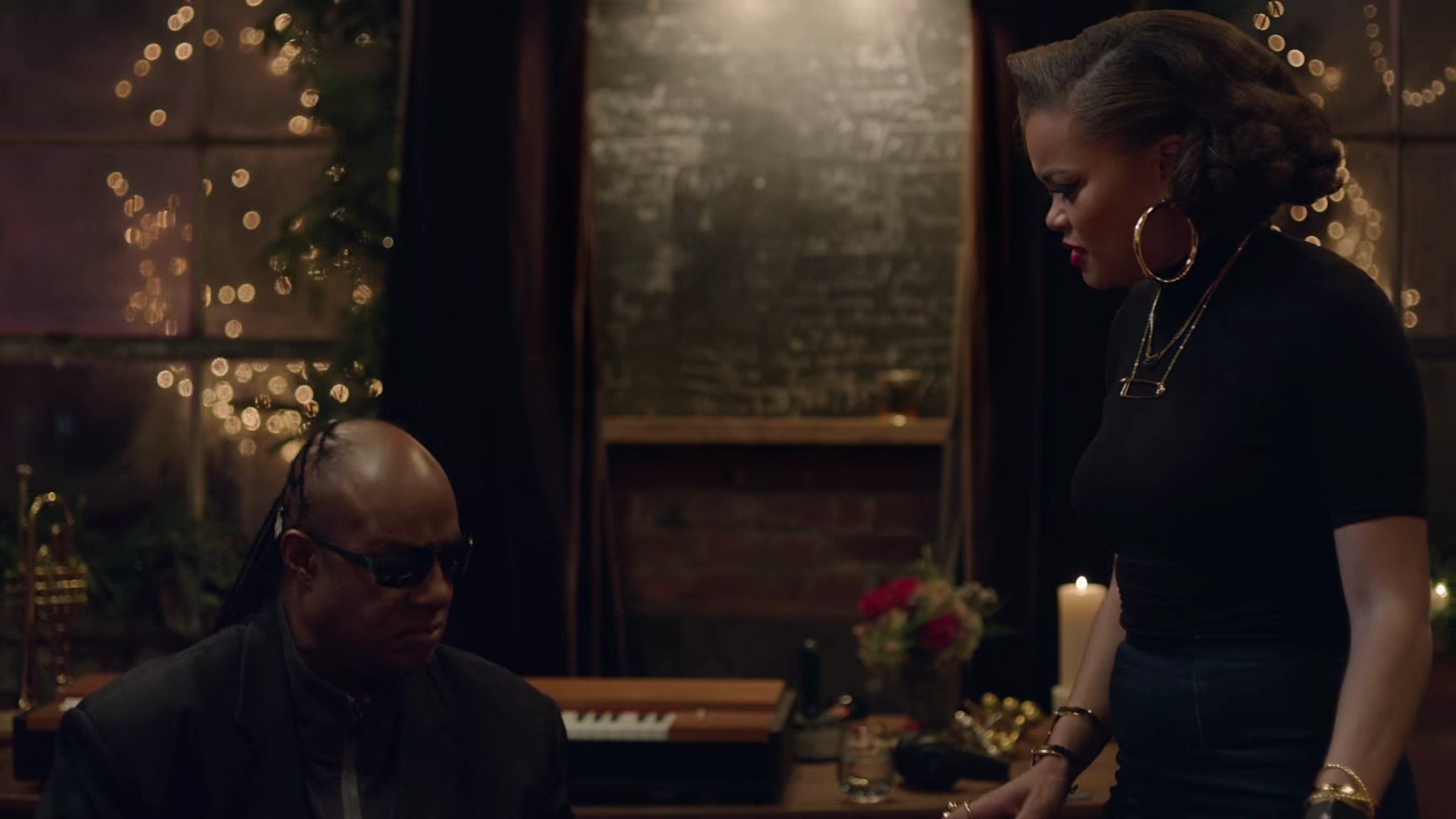 Apple's holiday ad, Andra Day, Stevie Wonder, a voiceover, 2560x1440 HD Desktop