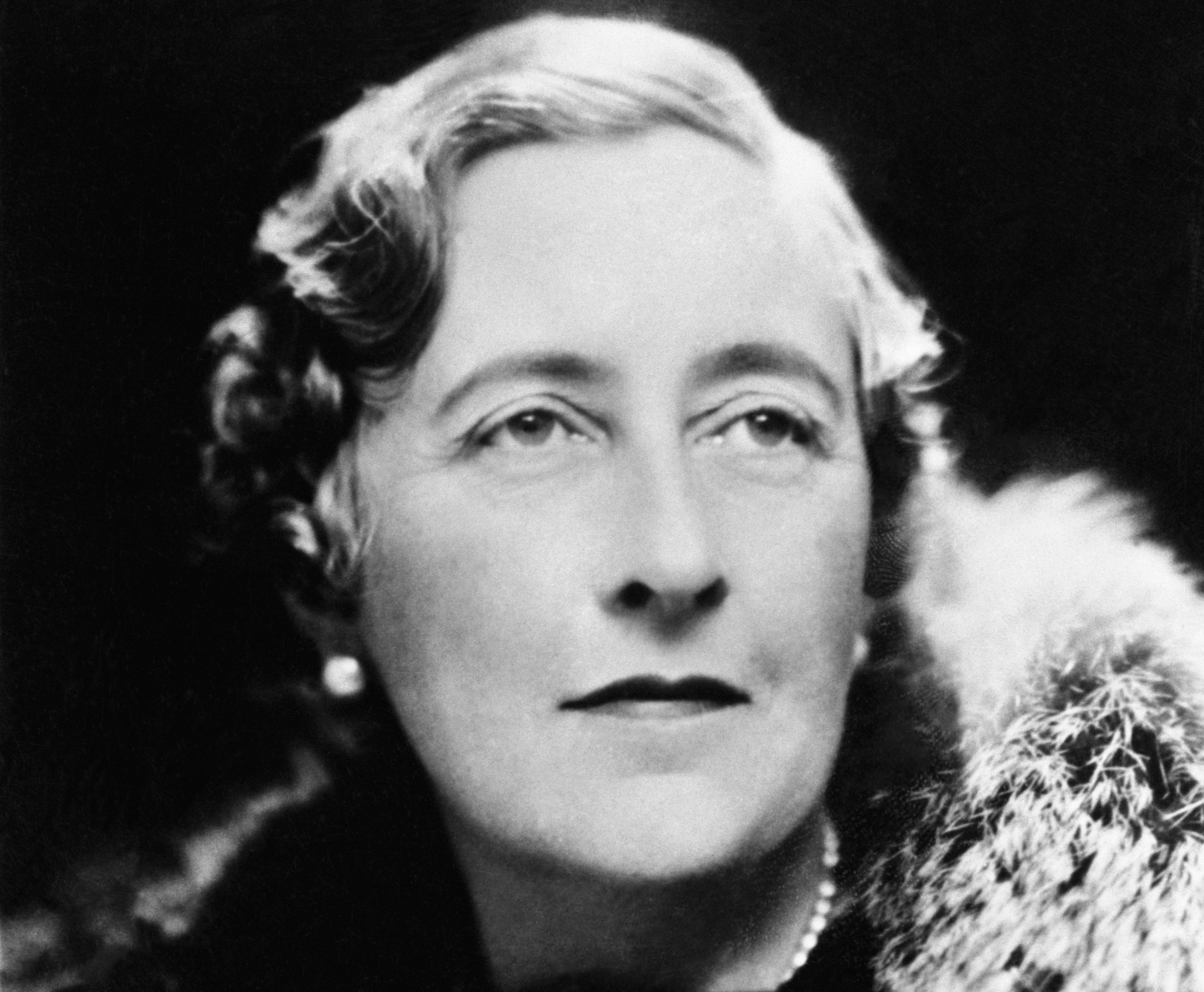 Agatha Christie, Mysterious facts, Christie's enigma, Unraveling the mysteries, 2560x2110 HD Desktop