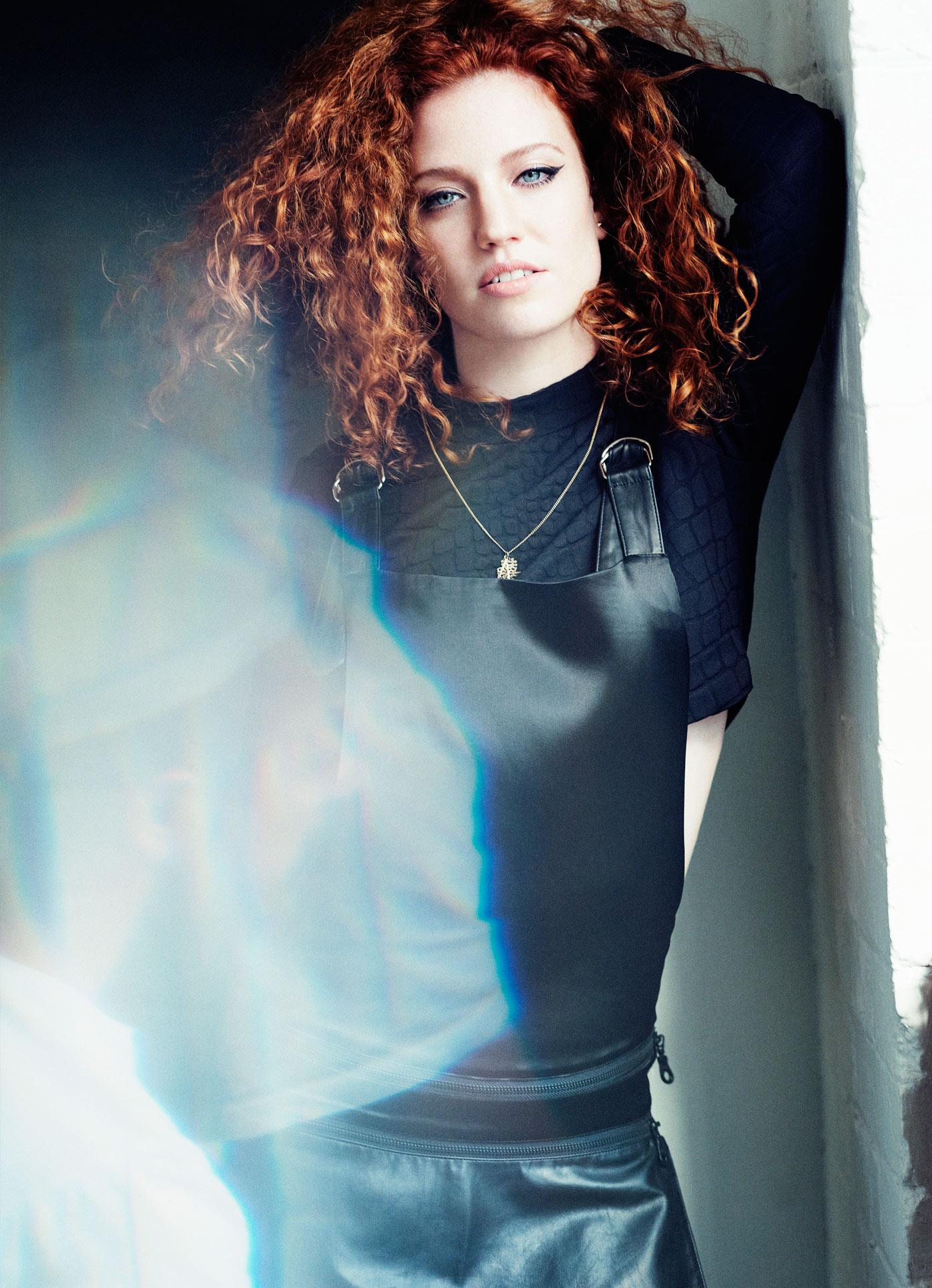 Jess Glynne, Relate to her journey, 1400x1940 HD Phone