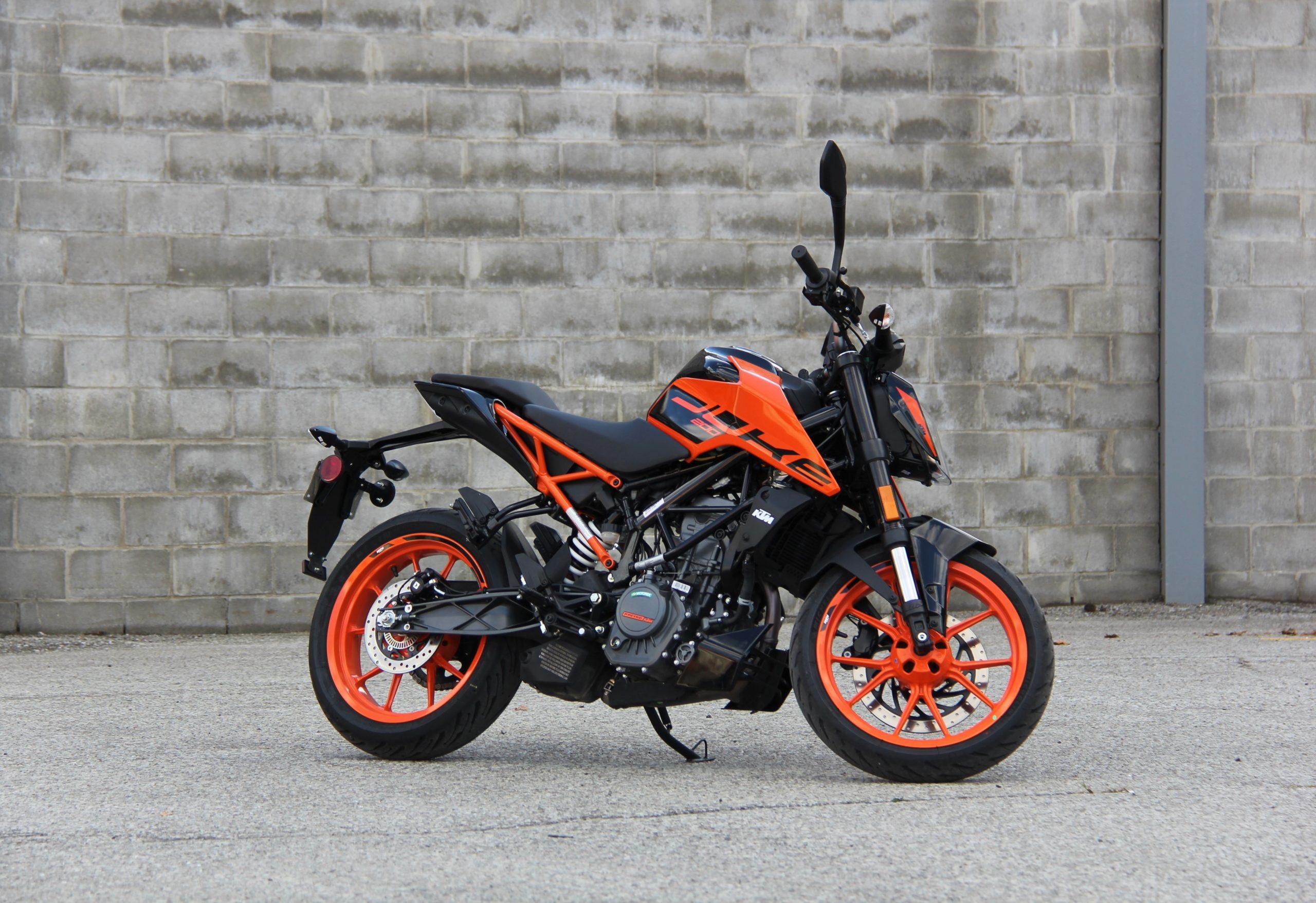 KTM 200 Duke, First ride impressions, Canadian Moto Guide review, New addition, 2560x1760 HD Desktop