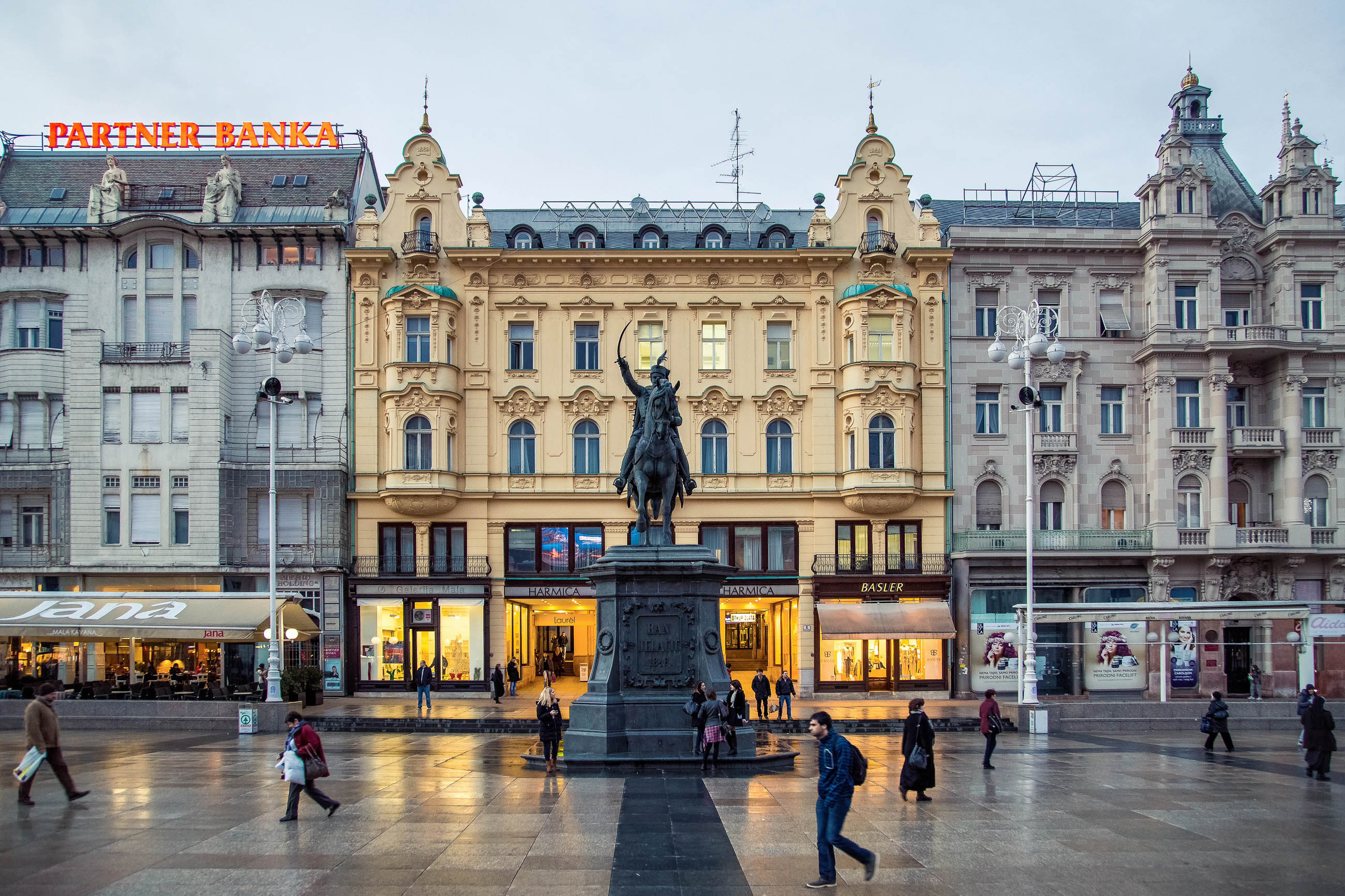Top 10 sights, Zagreb city guide, Must-visit attractions, Franks Travelbox, 2600x1740 HD Desktop