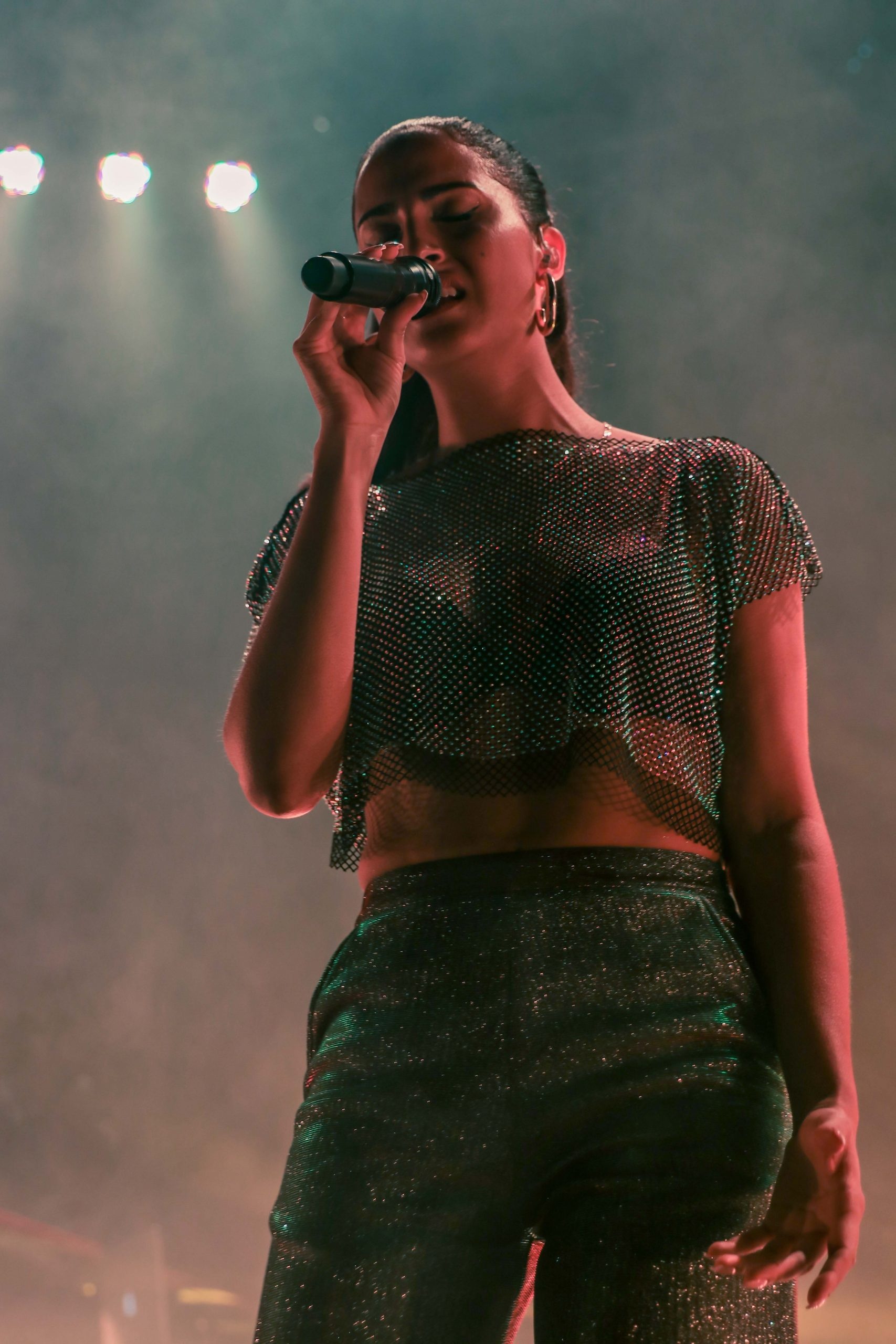 Snoh Aalegra, Review at The Fillmore Silver Spring, 1710x2560 HD Phone