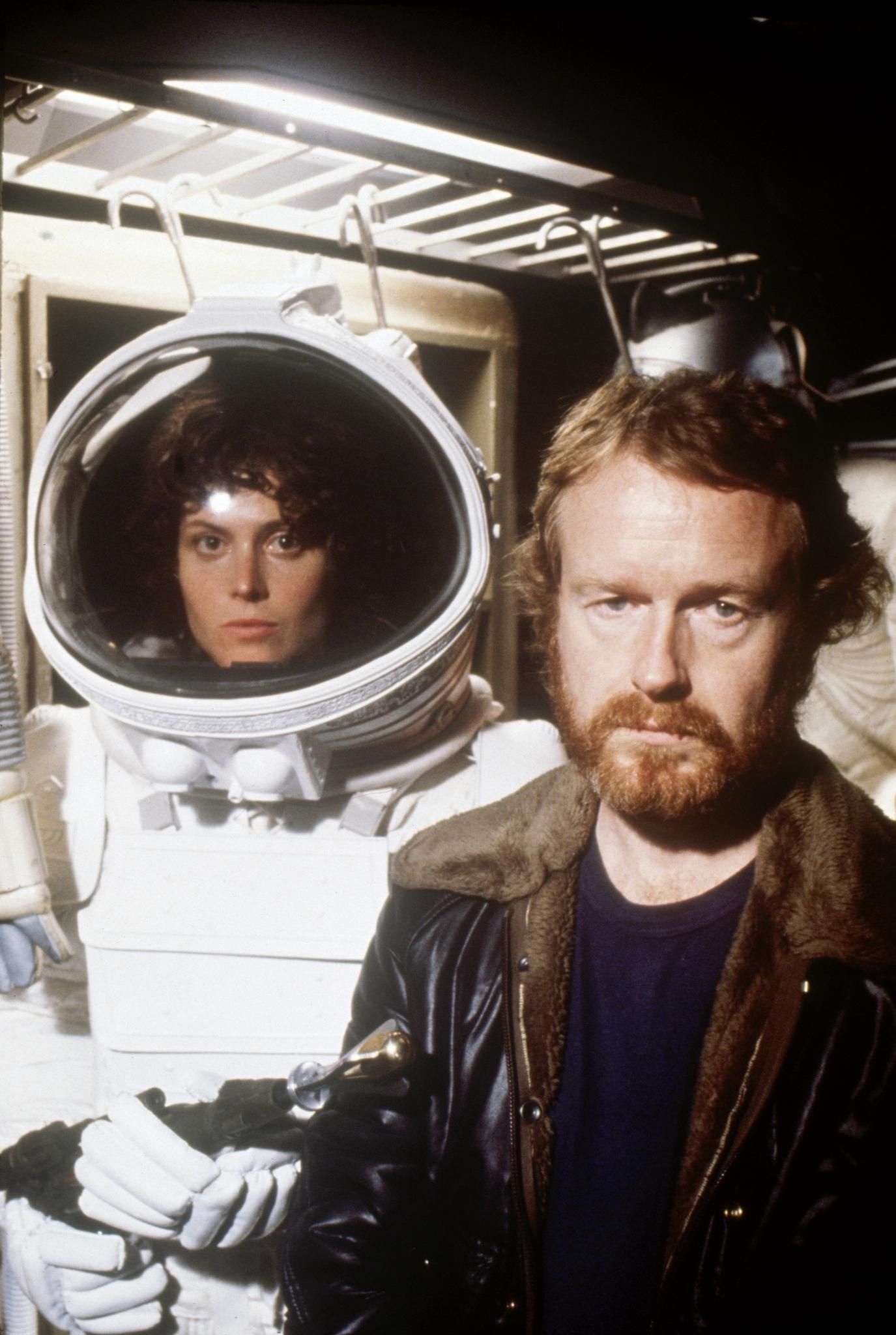 Ridley Scott, Iconic director, Cinematic talent, Sigourney Weaver collaboration, 1380x2050 HD Handy