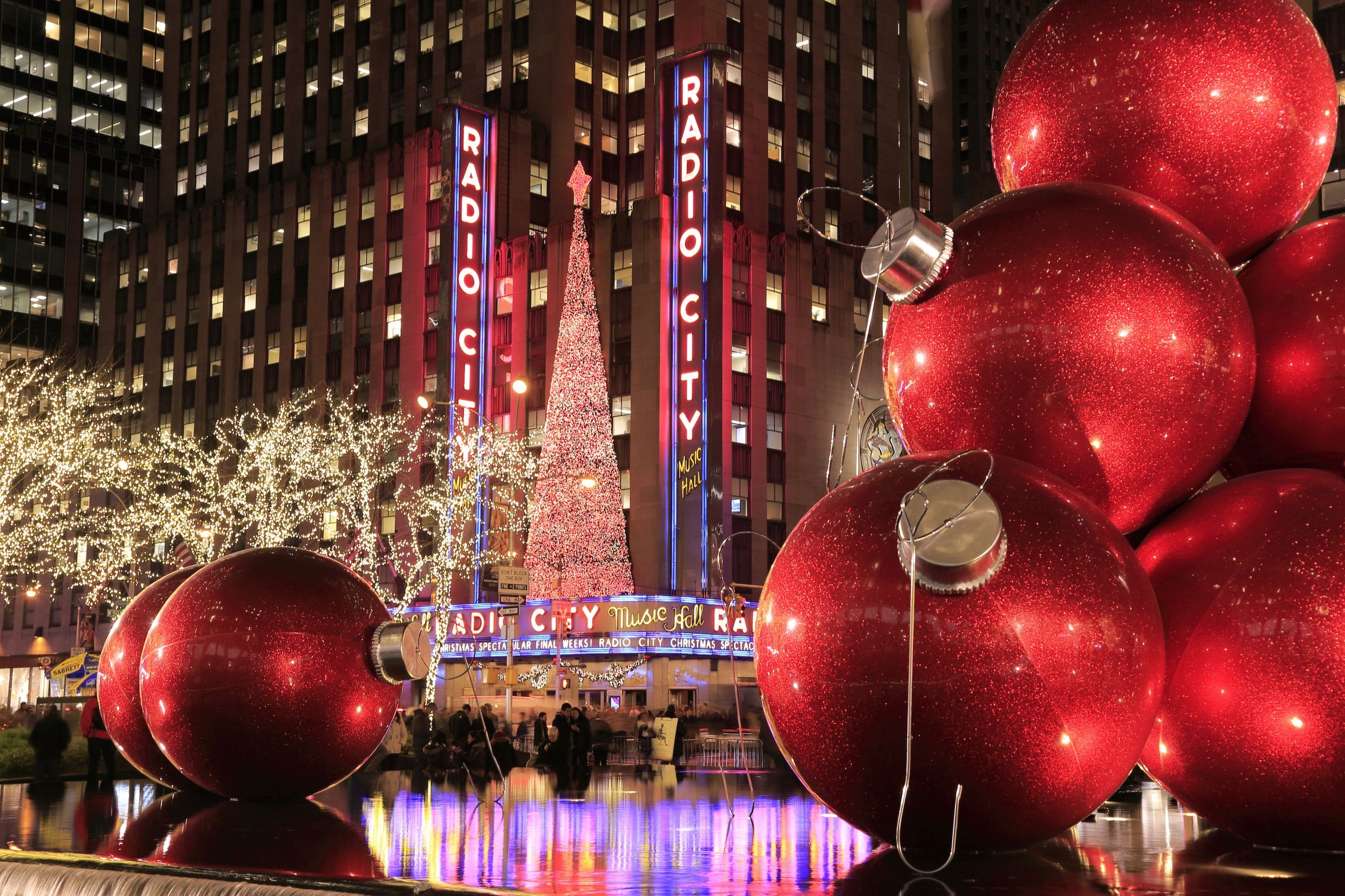 New York Christmas: NYC, Famous for its extravagant decorations and high-spirited traditions. 2490x1660 HD Background.