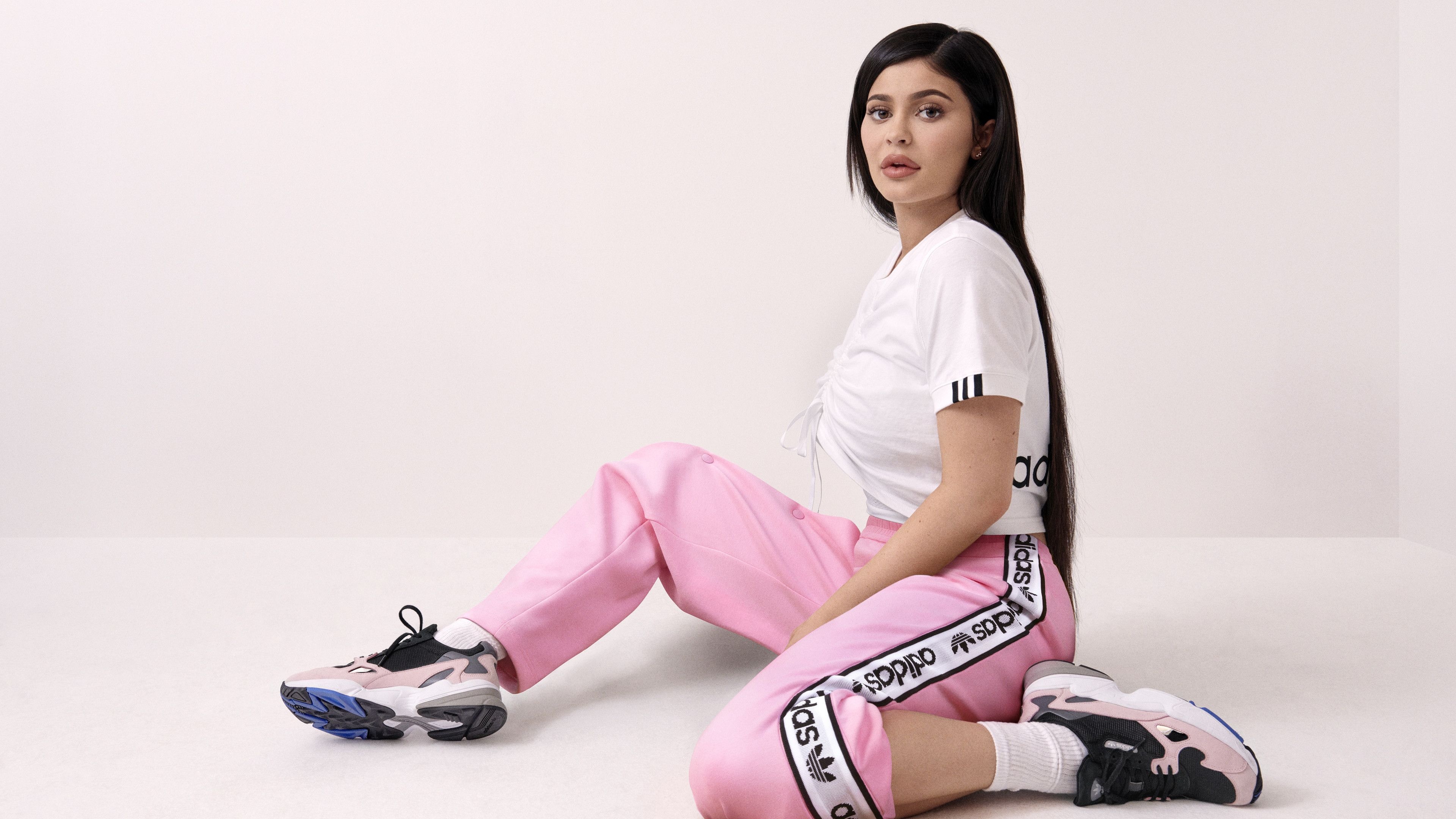 Kylie Jenner, Desktop wallpapers, Stylish backgrounds, Trendy look, 3840x2160 4K Desktop