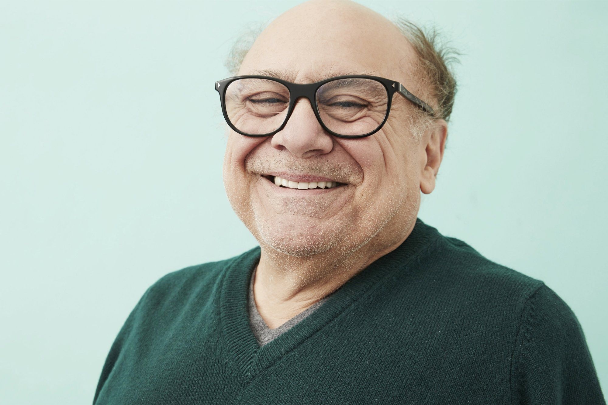 Danny DeVito: Directed and co-starred as Gavin D'Amato in The War of the Roses, 1989. 2000x1340 HD Background.