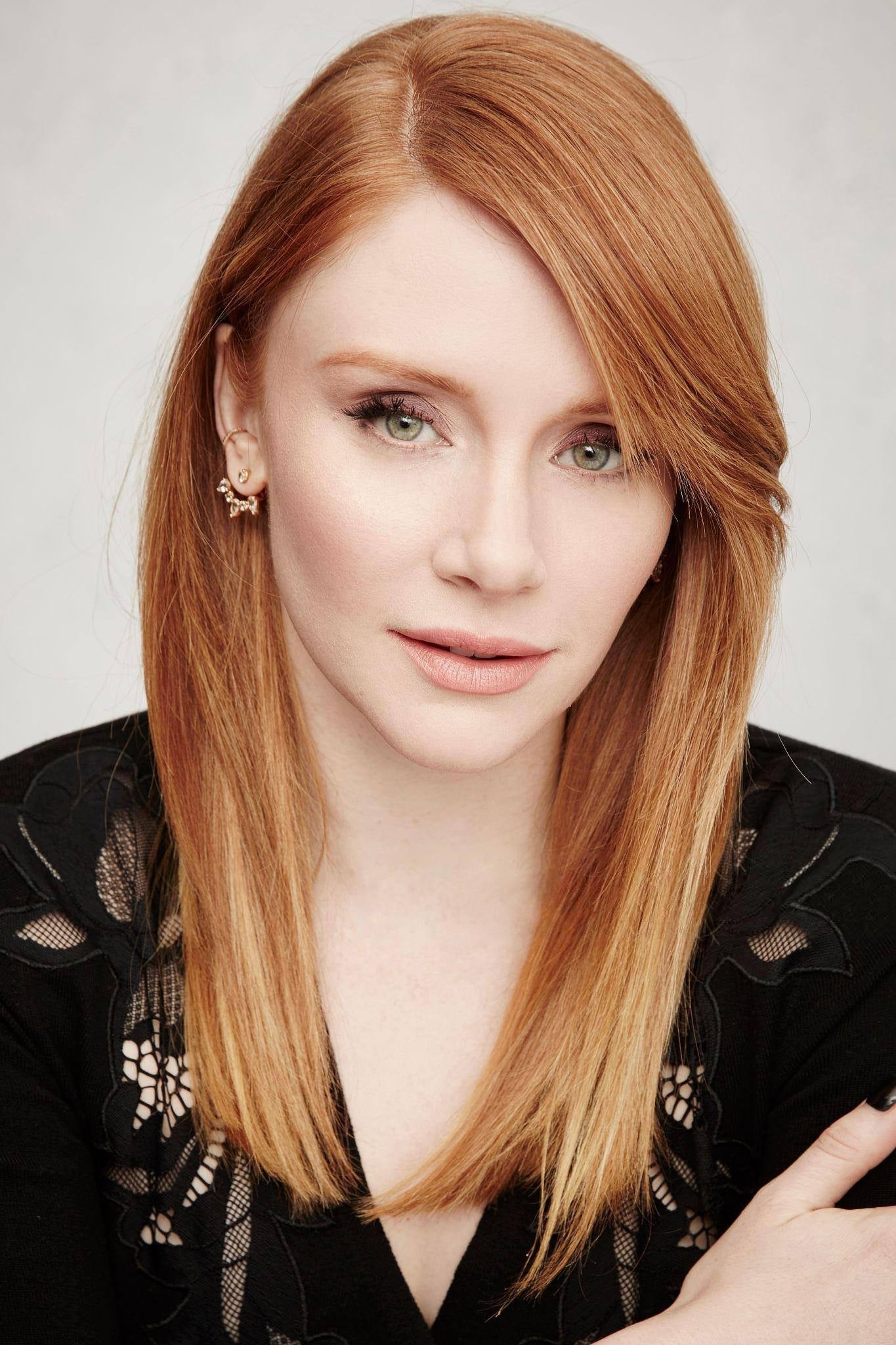 Bryce Dallas Howard, Watchlists feature, Trakt, Movie recommendations, 1370x2050 HD Phone