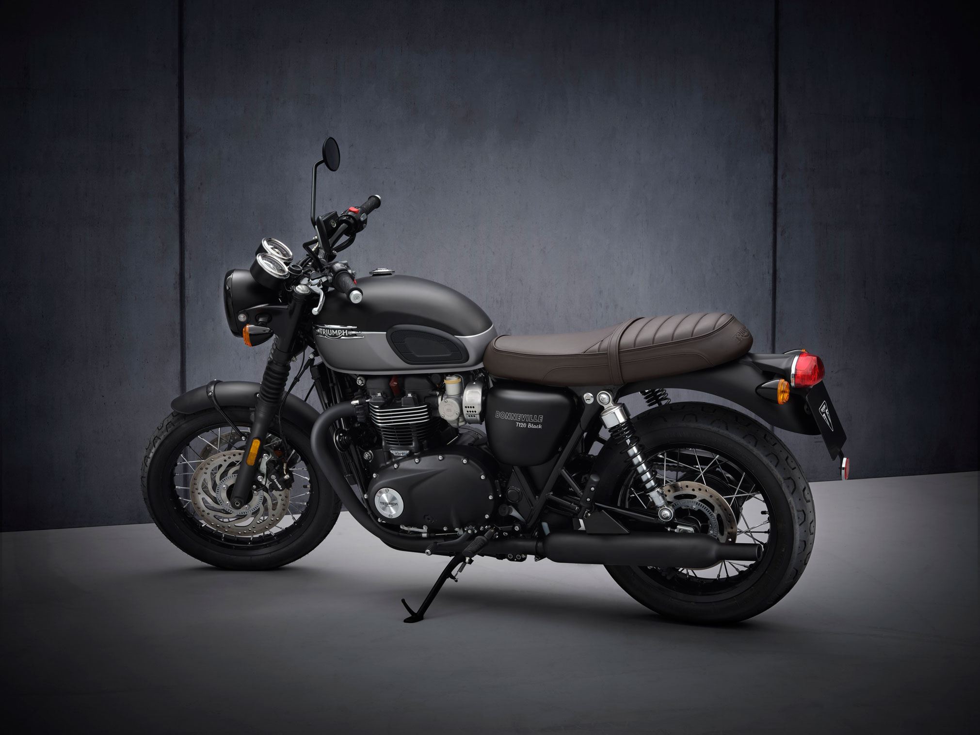 2021 Triumph Bonneville T120 Black, Ultimate guide and review, Sleek and powerful motorcycle, Total Motorcycle's insights, 2030x1520 HD Desktop