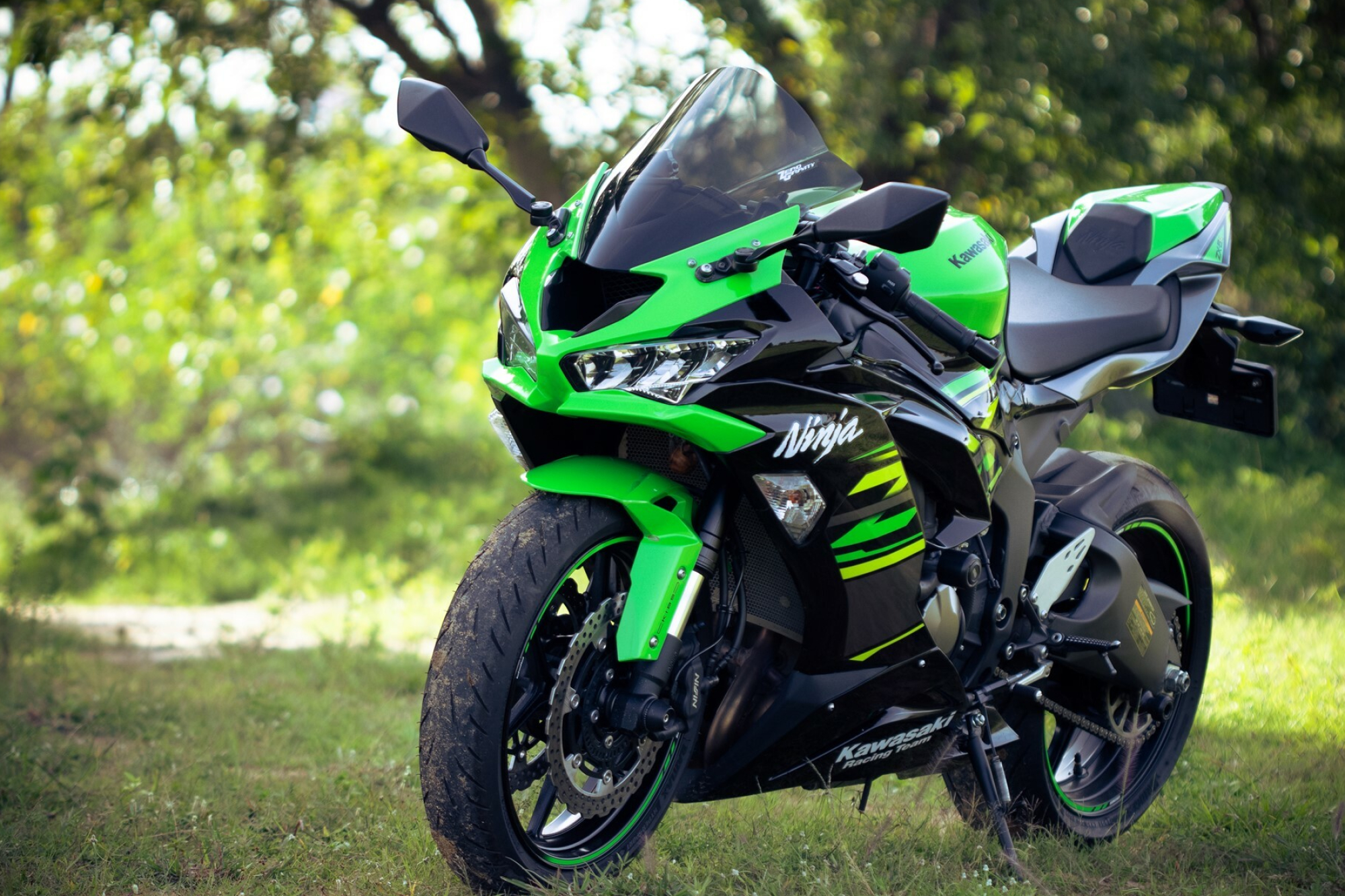 Kawasaki: Ninja ZX-6R, A 636 cc class motorcycle, Japanese manufacturer. 2000x1340 HD Wallpaper.