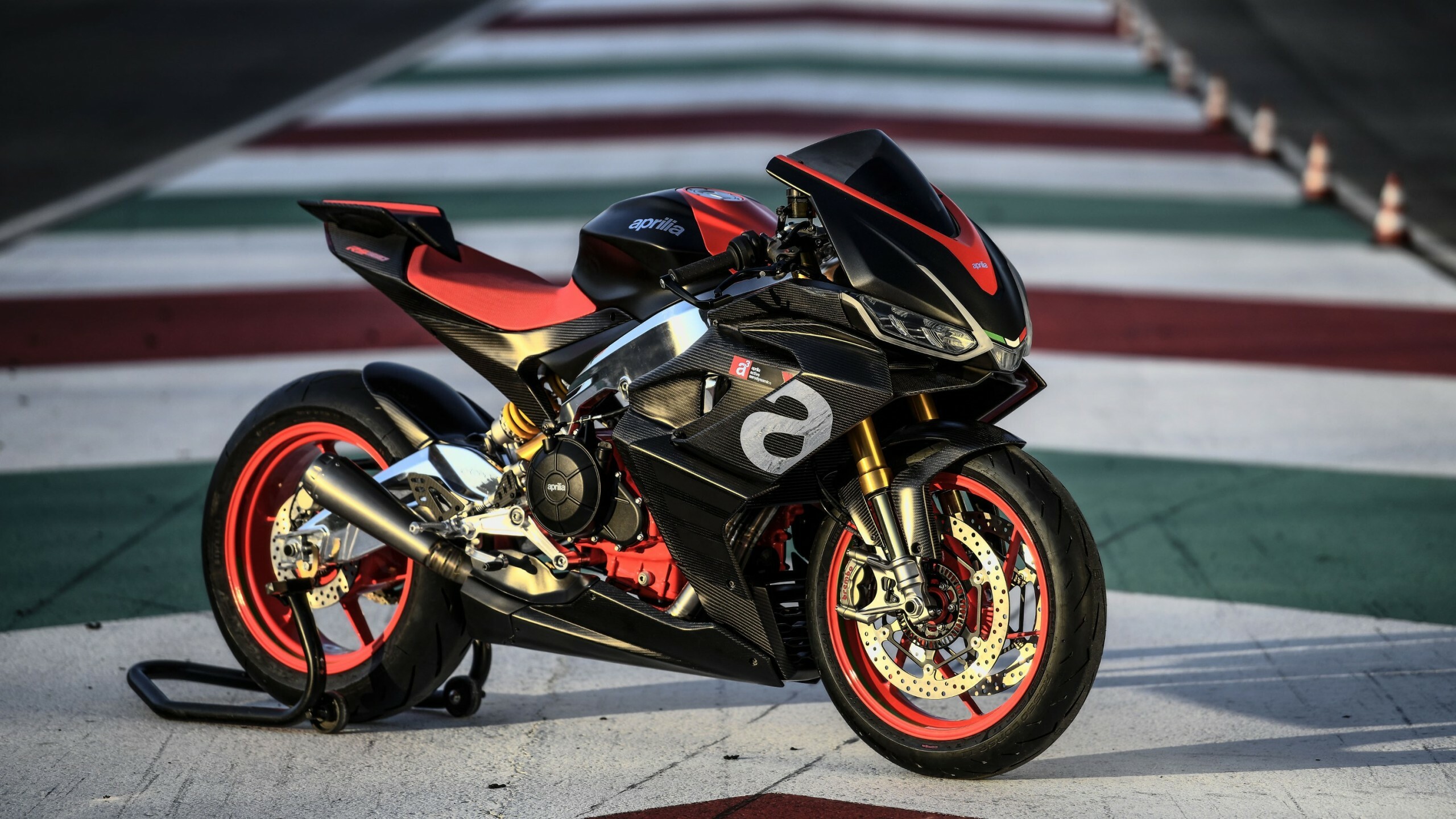 Aprilia: The sporty flagship brand for Piaggio Group, RS 660, 2020 bikes. 2560x1440 HD Background.