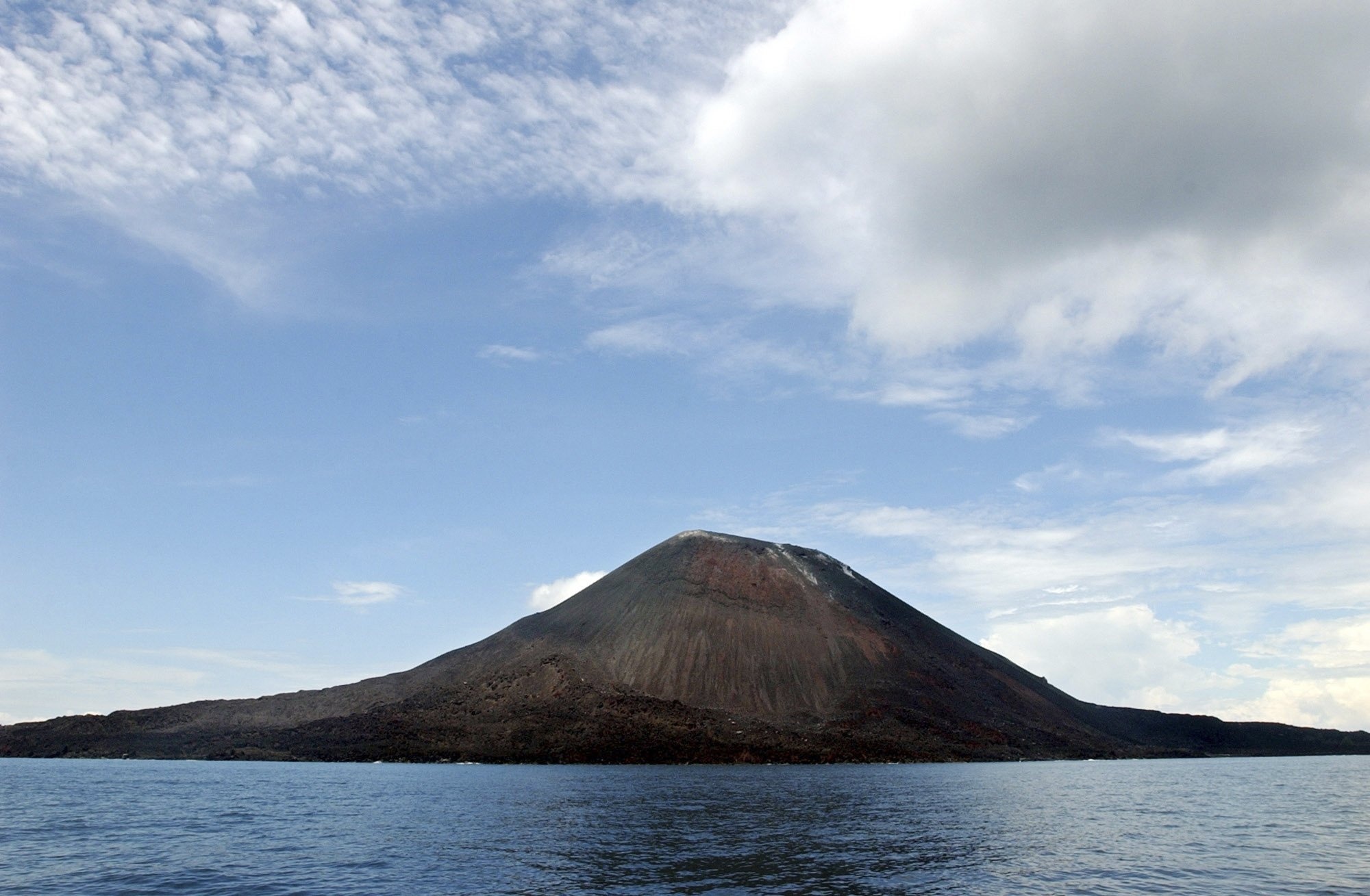 Anak Krakatau eruption, Ash and lava, Indonesian news, Volcanic activity, 2000x1310 HD Desktop