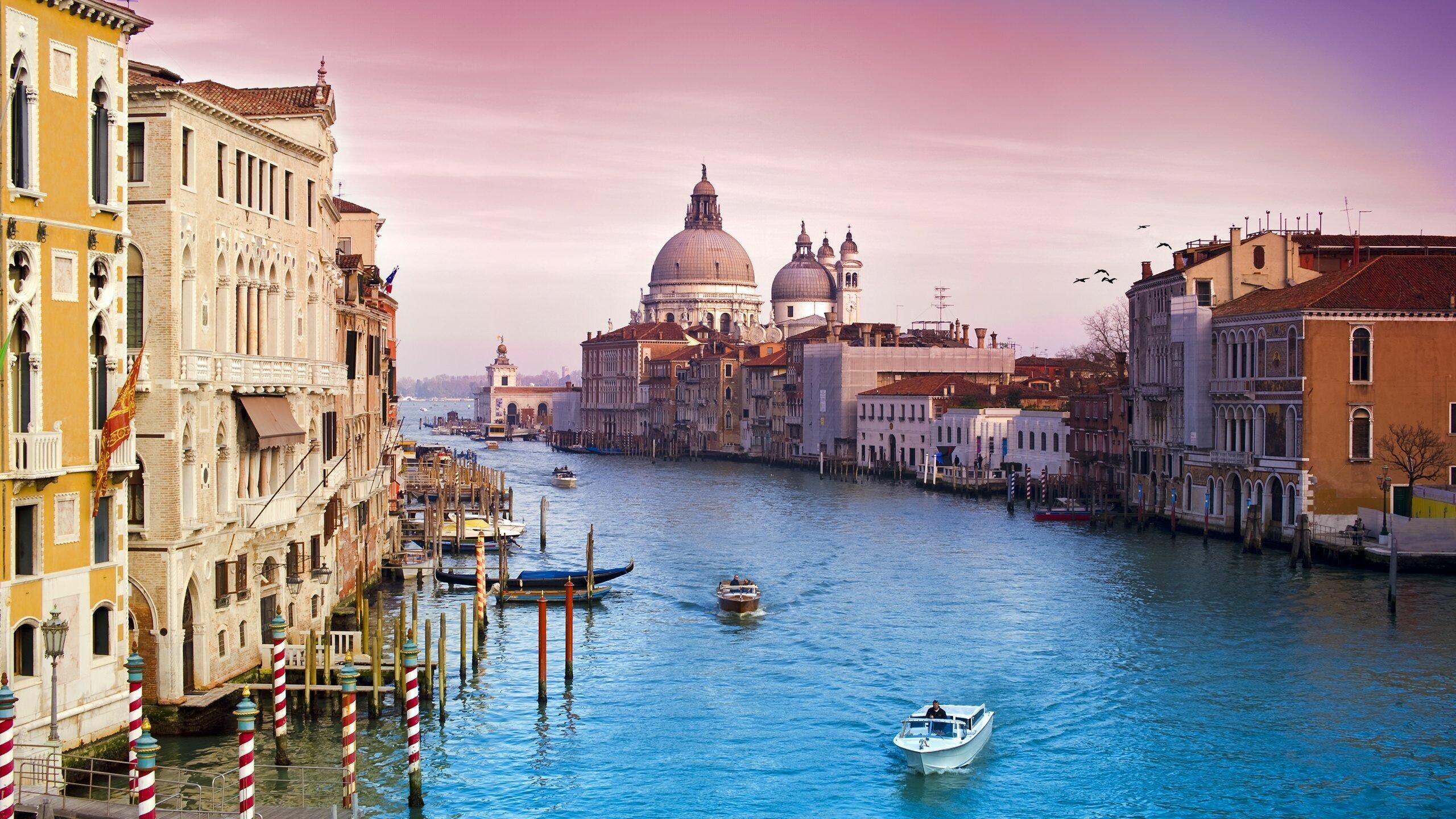 Italy: Venice, The five largest lakes are Garda, Maggiore, Como, Trasimeno, and Bolsena. 2560x1440 HD Background.