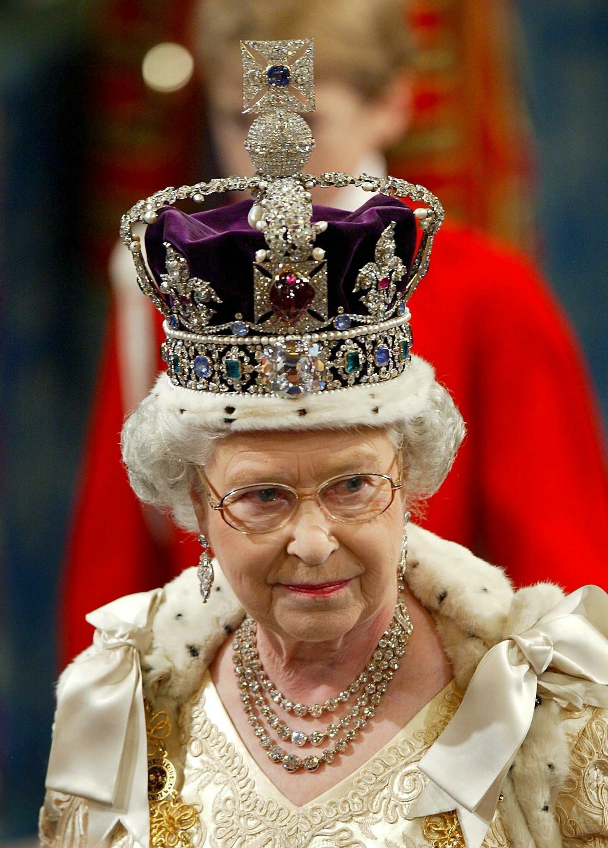 BBC Documentary, Queen Elizabeth, British Monarchy, Panorama Society, 2050x2860 HD Handy