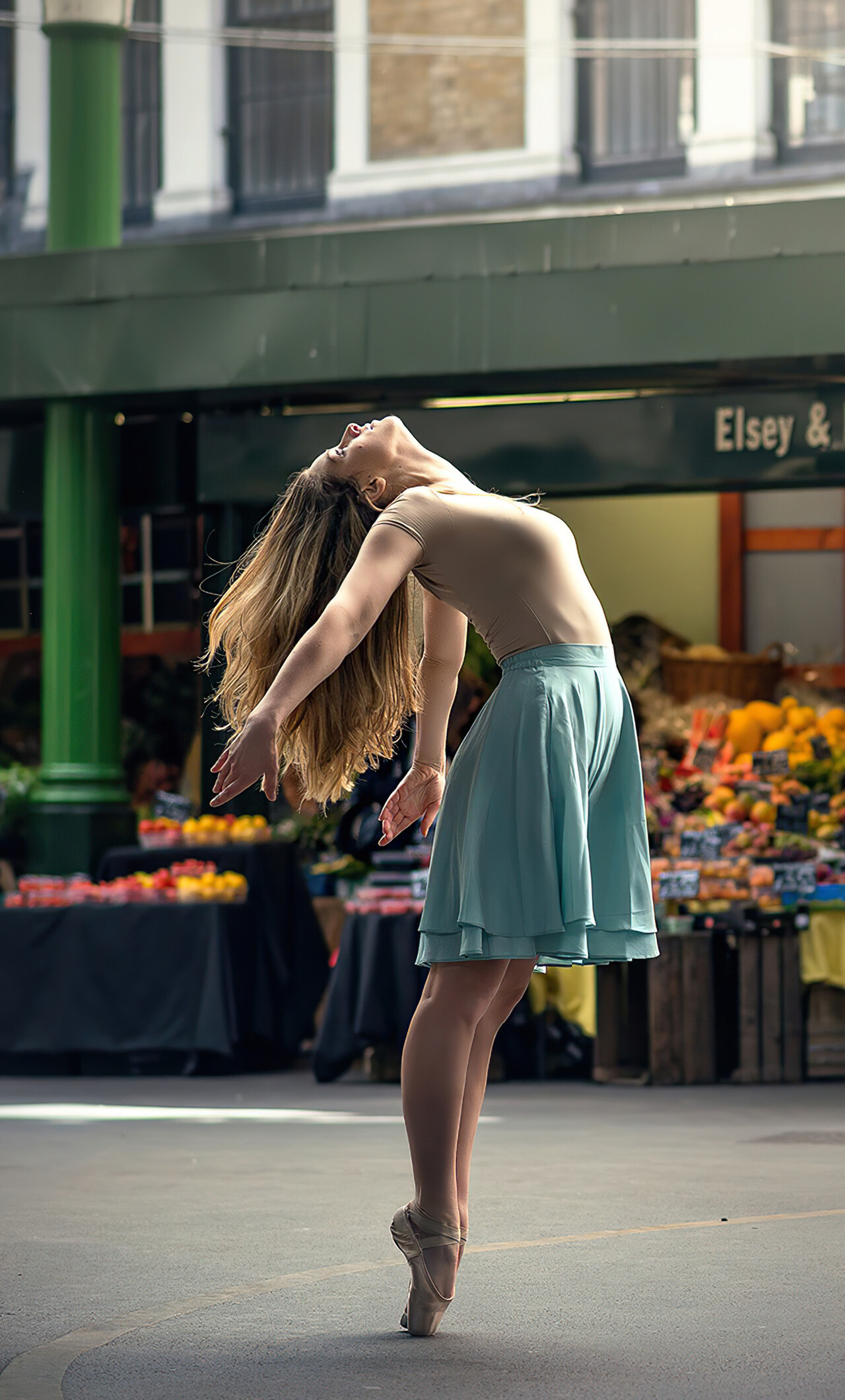 Ballerina, anmutige Posen, Markt Hintergrund, elegante Schnheit, 1280x2120 HD Handy