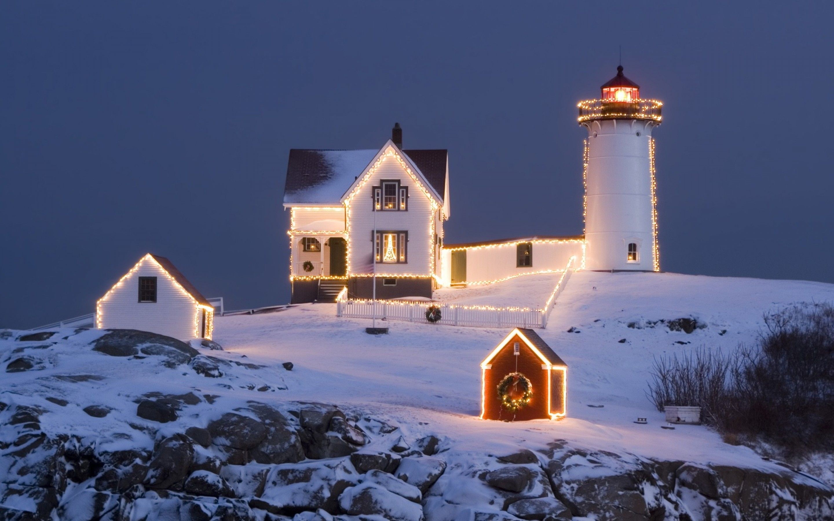 Christmas lighthouse, Widescreen wallpaper, Beautiful lights, Vacation scenery, 2880x1800 HD Desktop