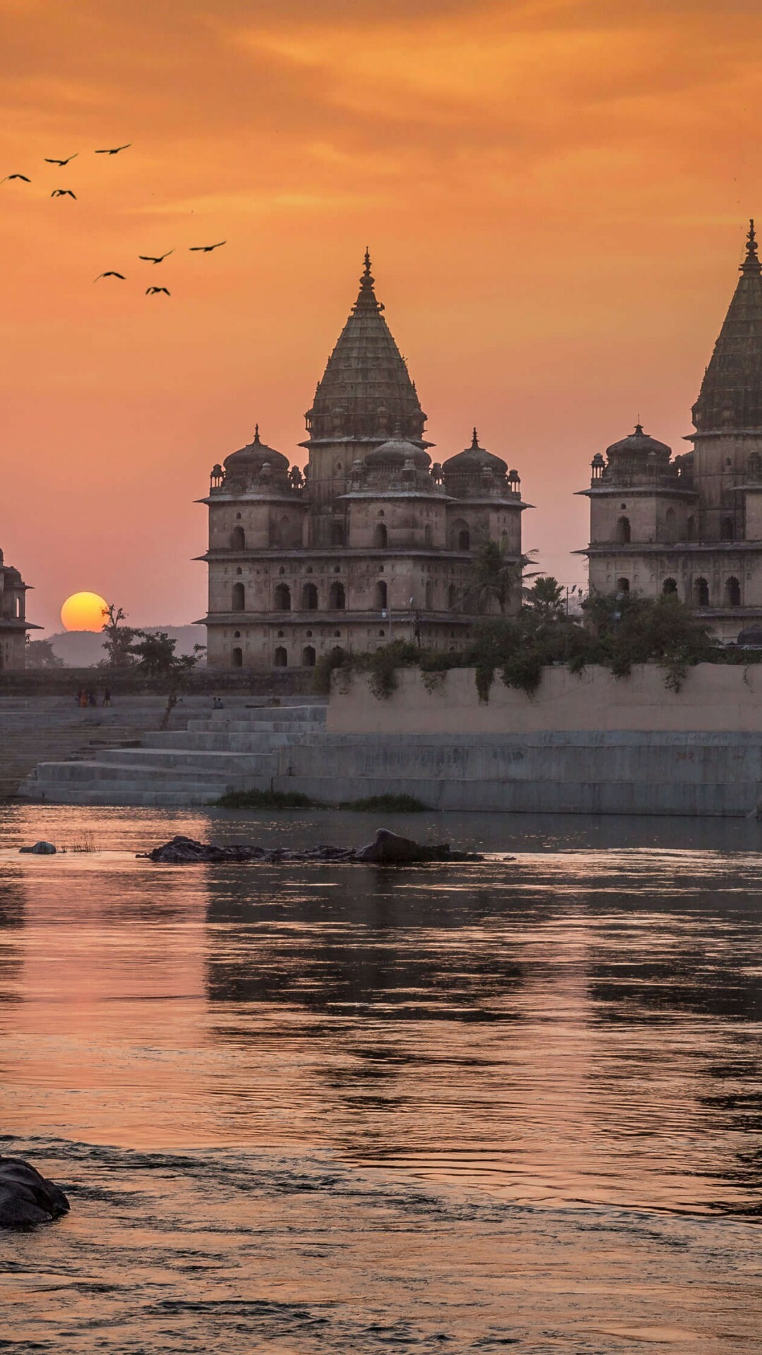 India: Orchha, Madhya Pradesh, Sunset, River. 1080x1920 Full HD Background.