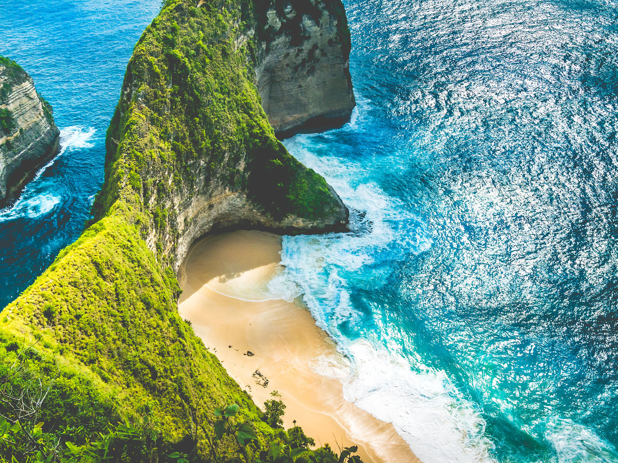 Bali, Beach lover's haven, Pristine coastlines, Tropical hideaways, 2050x1540 HD Desktop