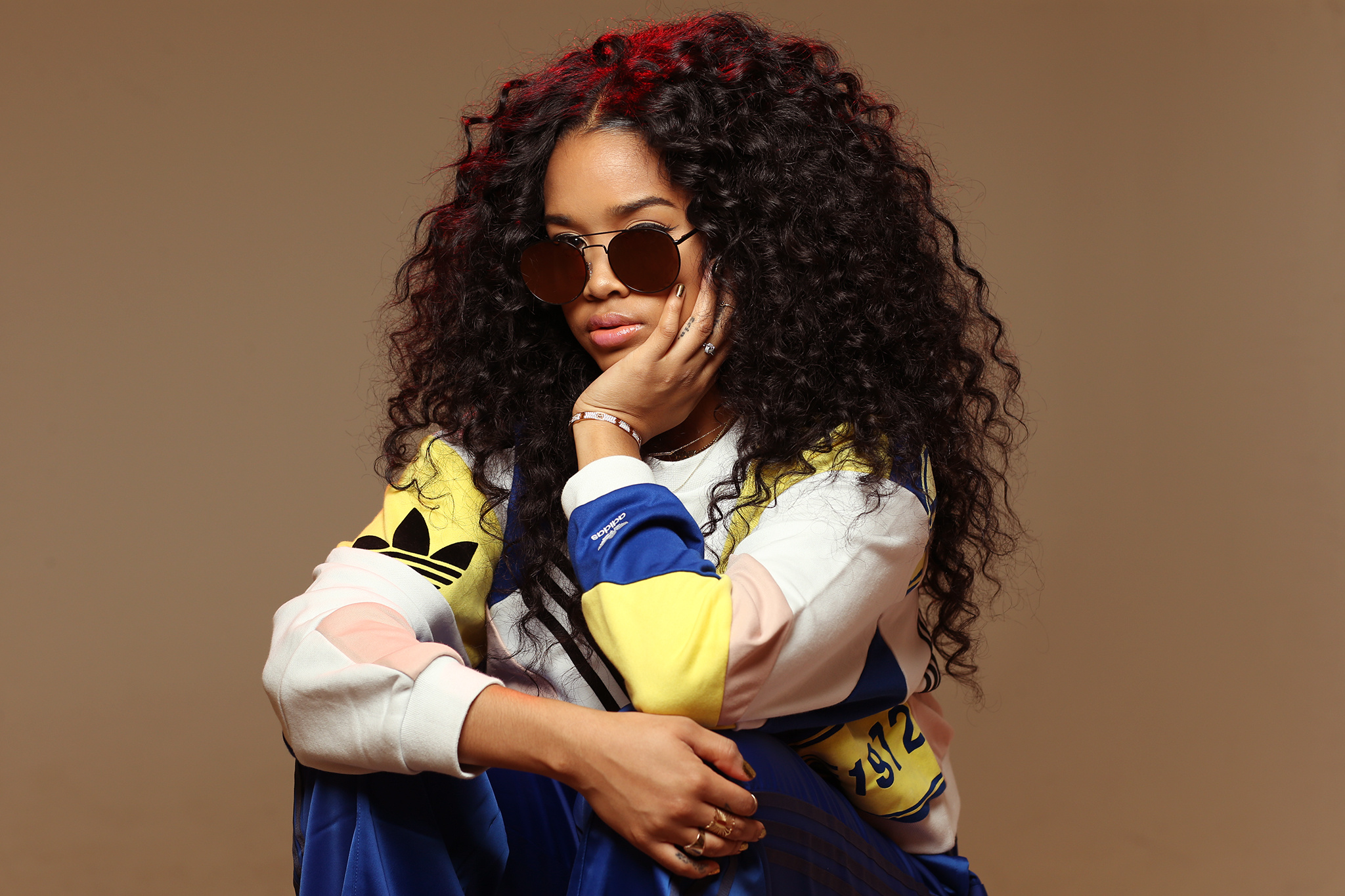 H.E.R.: Oscar winner, Gabi, Belle from the Beauty and the Beast ABC special. 2050x1370 HD Background.