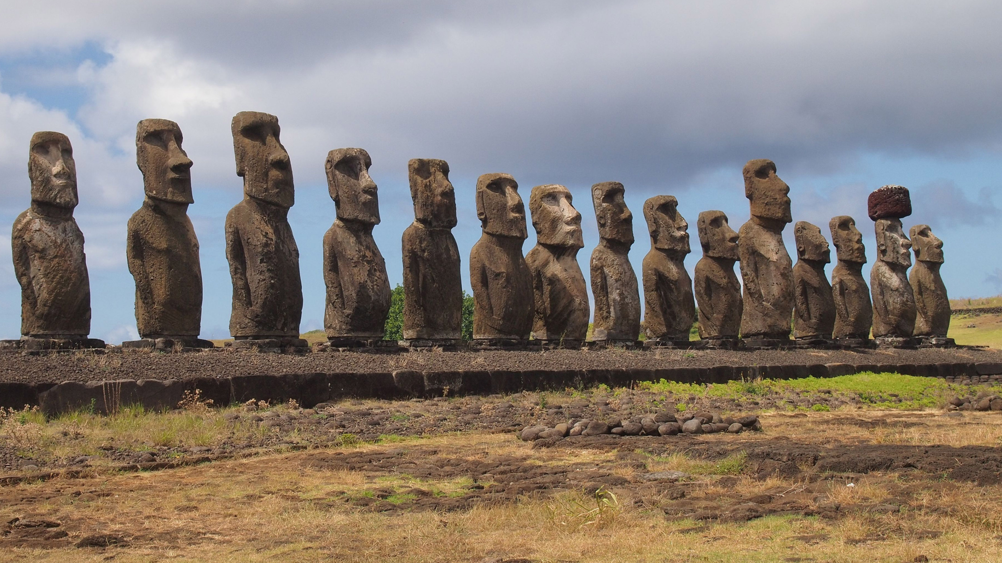 Moai stone marvels, Easter Island's magic, Captivating wallpapers, World wallpapers, 3840x2160 4K Desktop