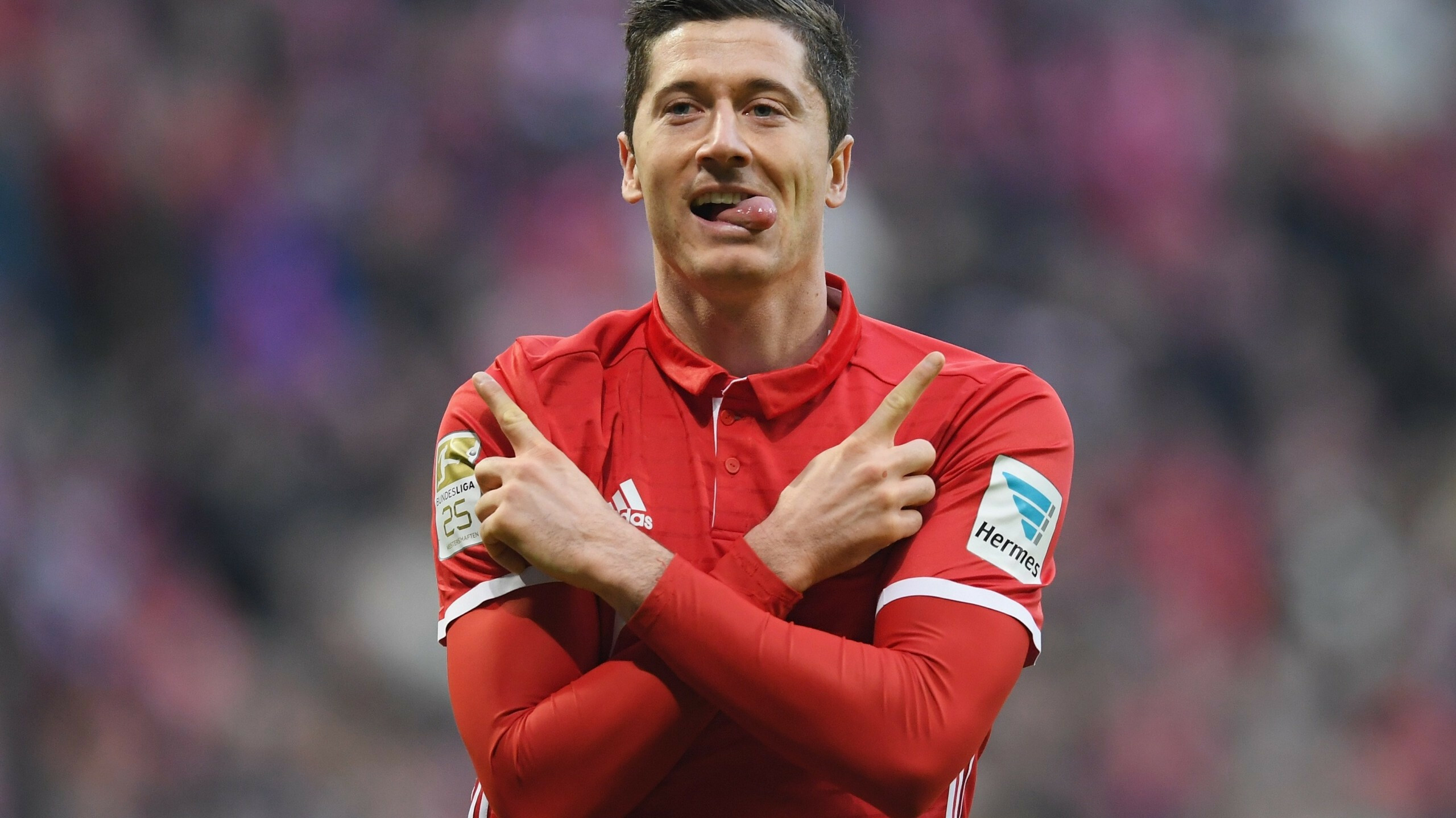 Robert Lewandowski: Footballer of the Year in Germany: 2020, 2021. 2560x1440 HD Background.