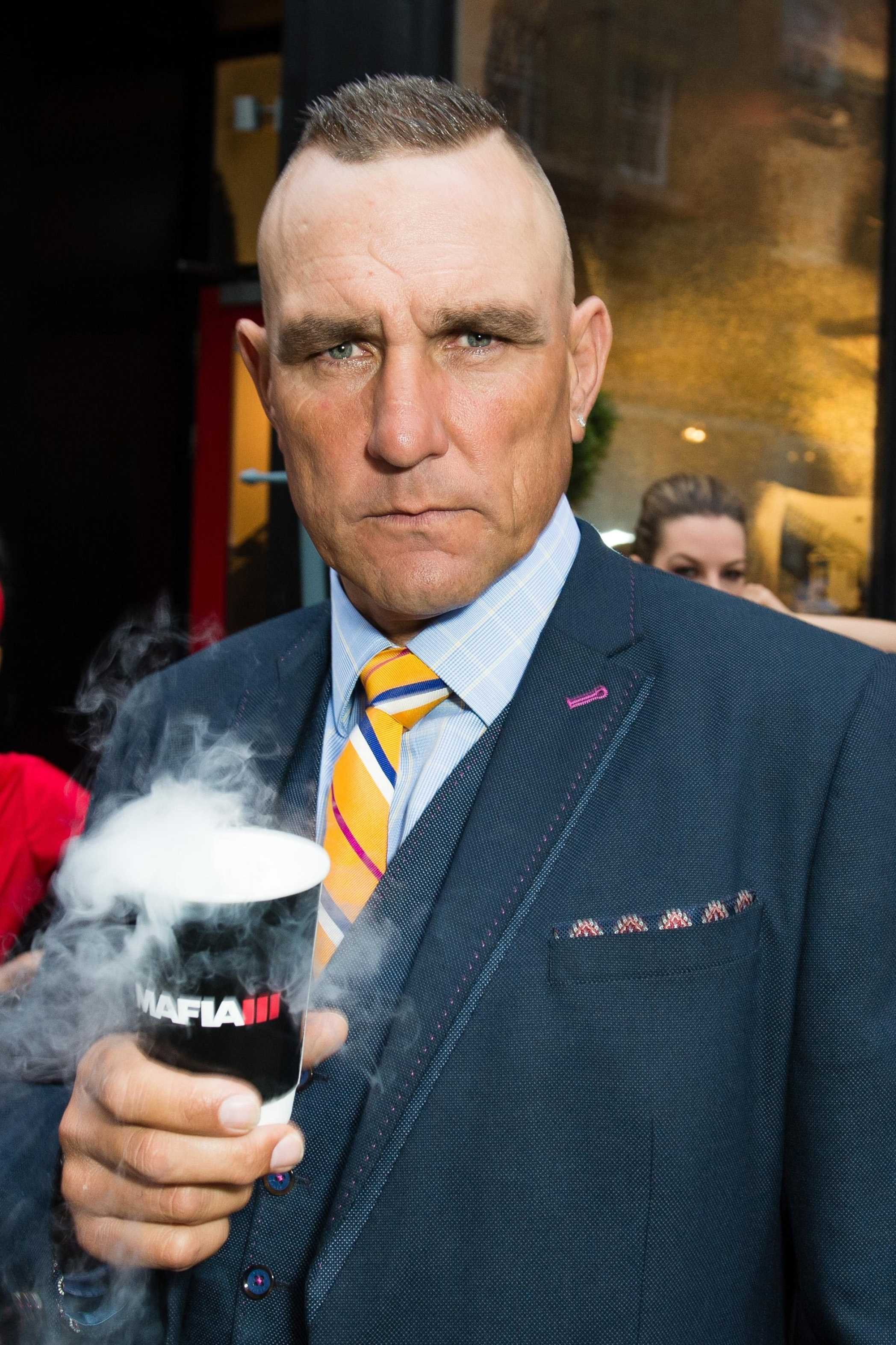 Vinnie Jones, Movies, Wrongly Outed, Spanish Press, 2100x3150 HD Handy