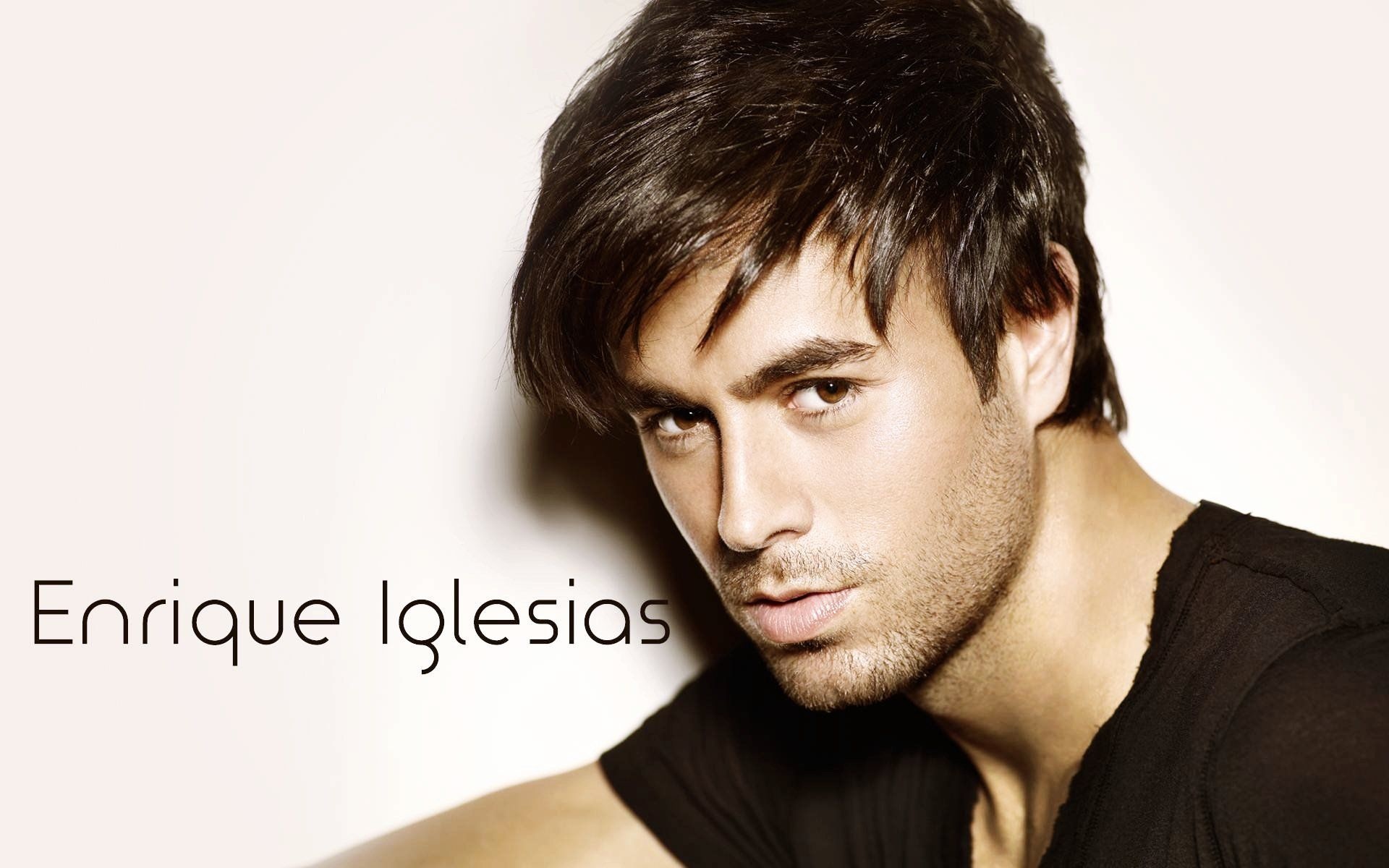 Enrique Iglesias and Anna Kournikova: Known for the duet with Whitney Houston titled “Could I Have This Kiss Forever”. 1920x1200 HD Wallpaper.