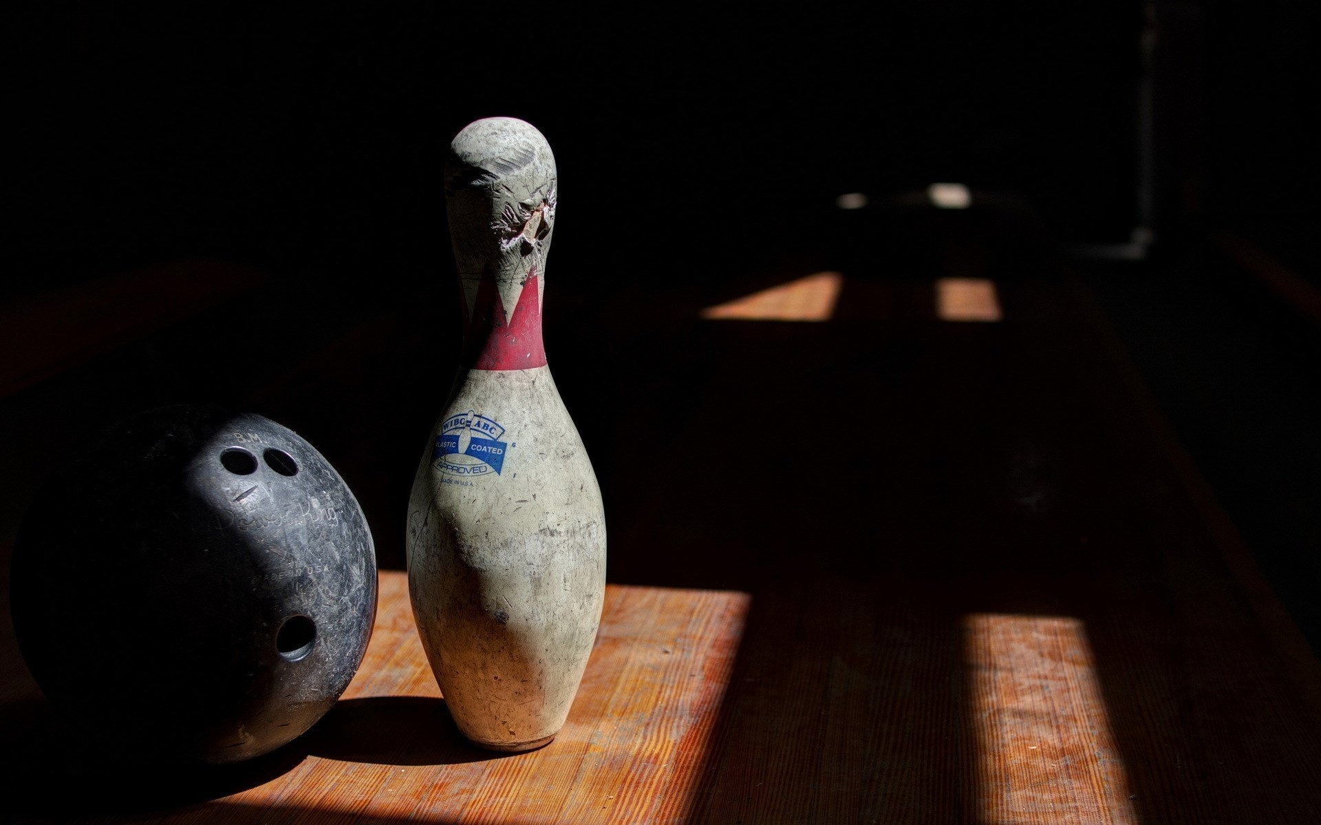 Bowling: Retro bowling, An activity which goal is to knock ten pins with a heavy ball. 1920x1200 HD Background.