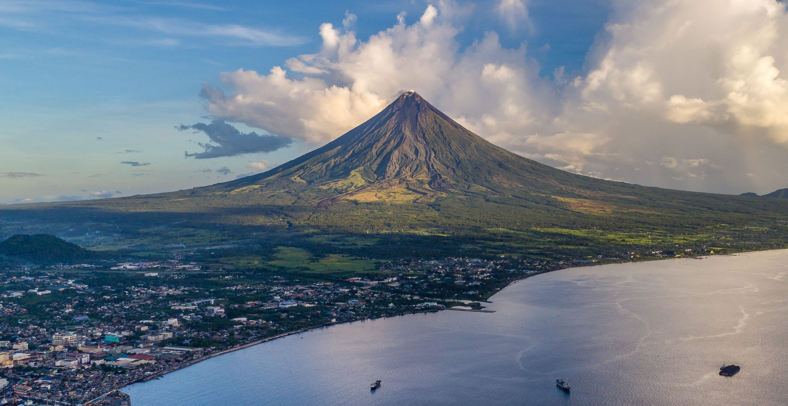 Majestic Mayon Volcano, Legazpi, Albay, Philippines beauty, Stunning natural wonder, 2560x1320 HD Desktop