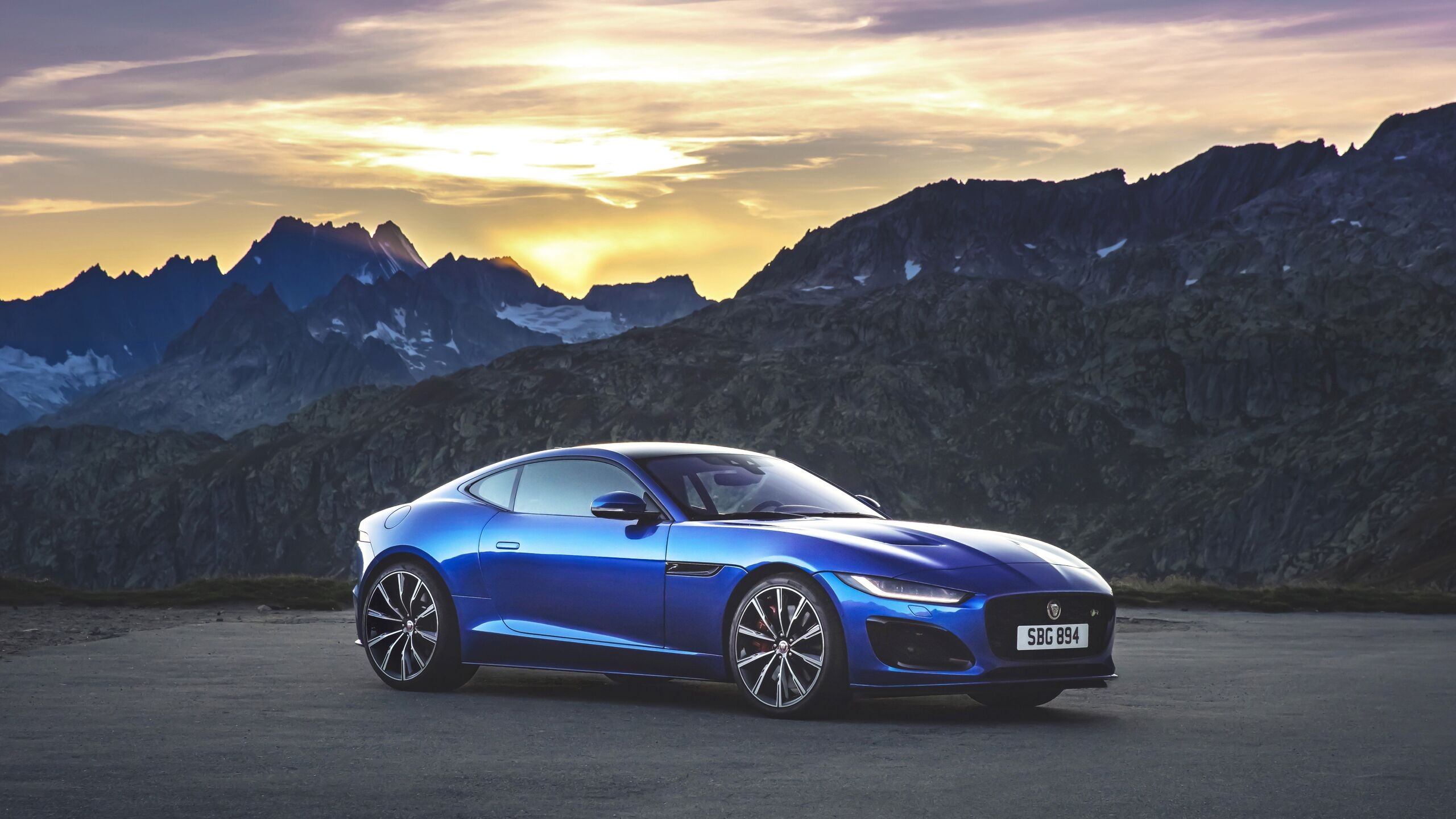 Jaguar F-TYPE, Auto excellence, Stunning visuals, Powerful performance, 2560x1440 HD Desktop