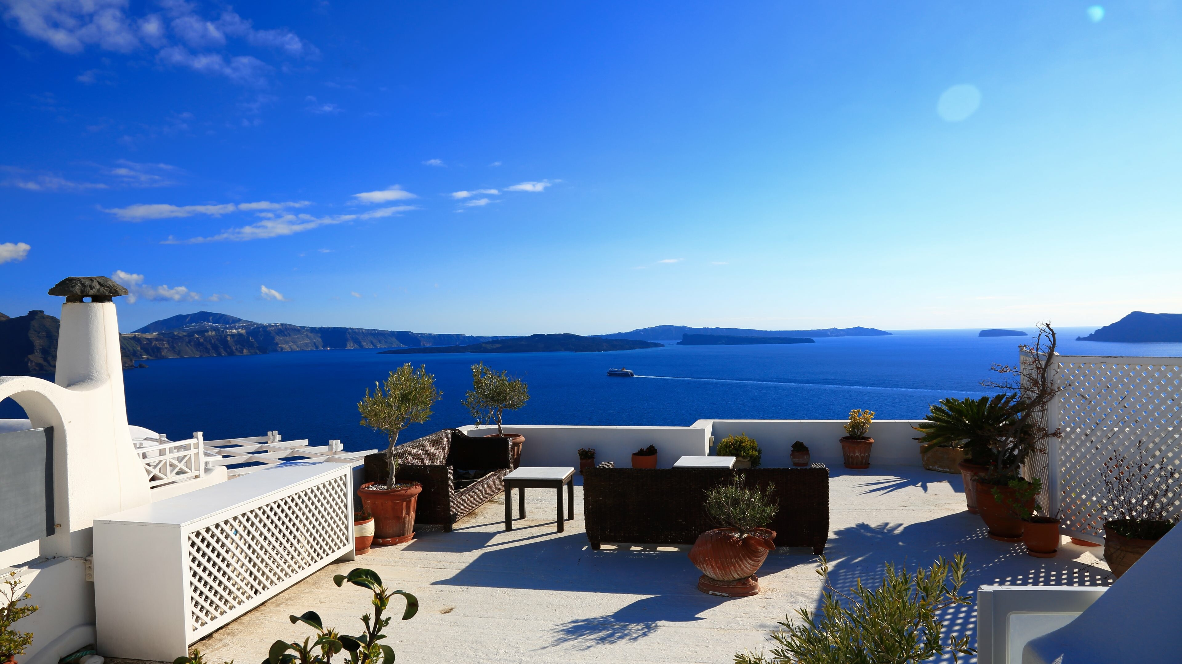 Greece: Santorini, The Aegean Sea lies to the east of the mainland. 3840x2160 4K Wallpaper.