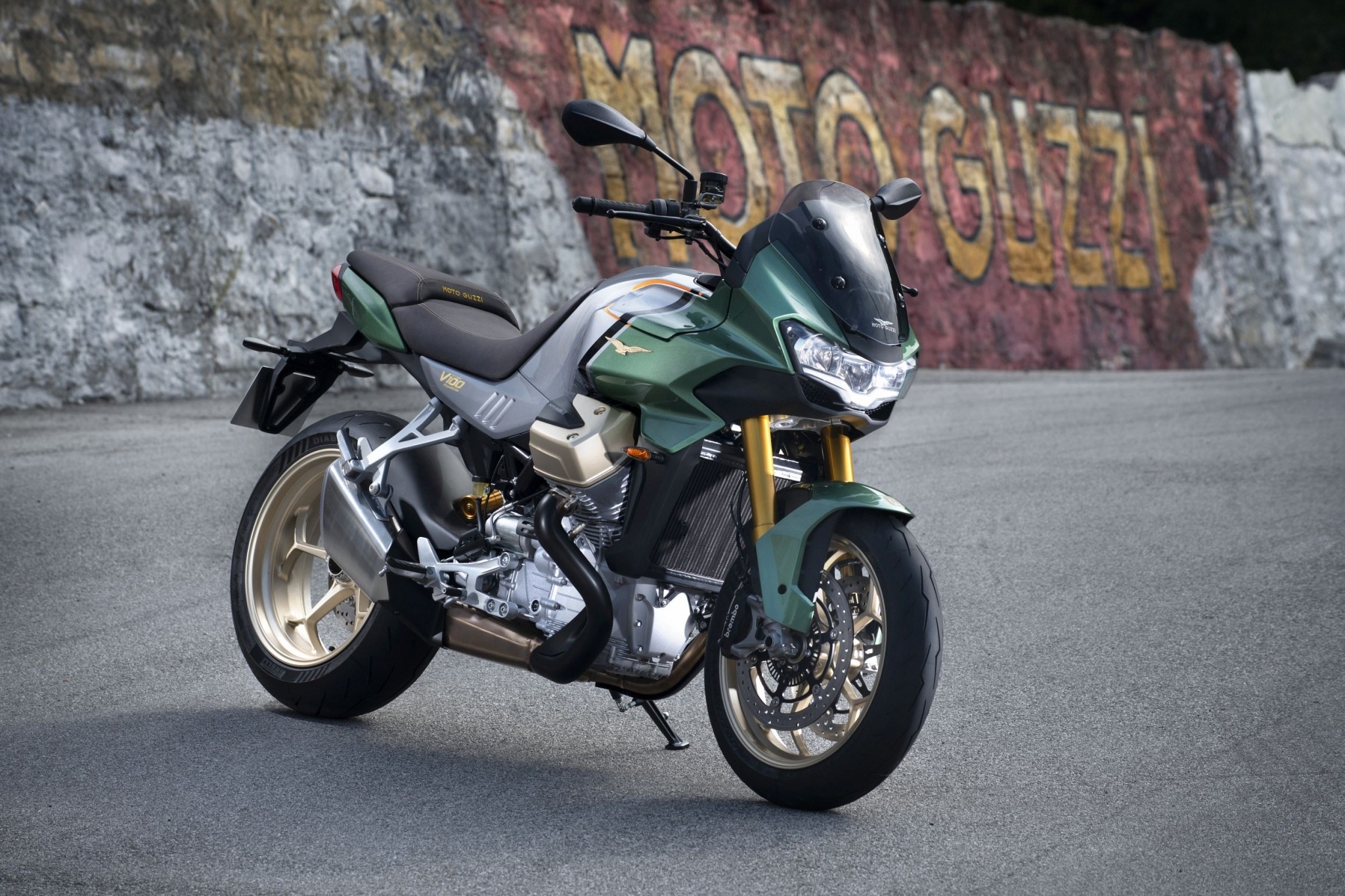 Moto Guzzi V100 Mandello, Auto industry, Pokys top 5, Motorrad Neuheiten 2022, 2050x1370 HD Desktop
