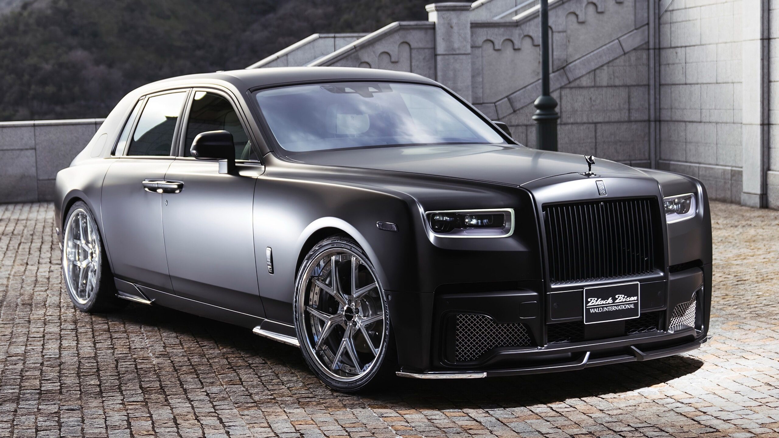 Rolls-Royce Phantom, Opulent luxury, Timeless elegance, Automotive masterpiece, 2560x1440 HD Desktop