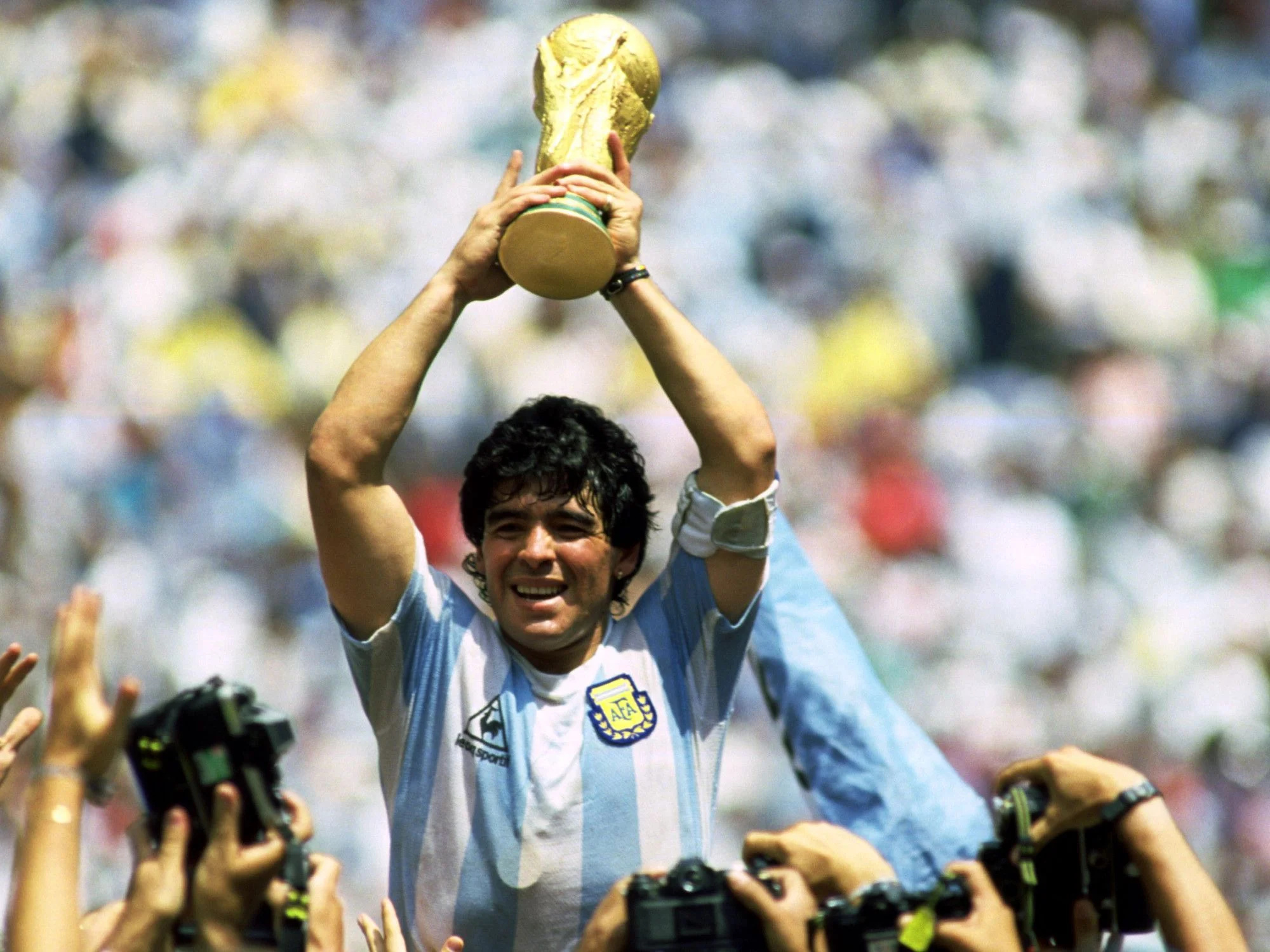 Diego Maradona, Wallpapers images photos, Celebrities, 2000x1500 HD Desktop