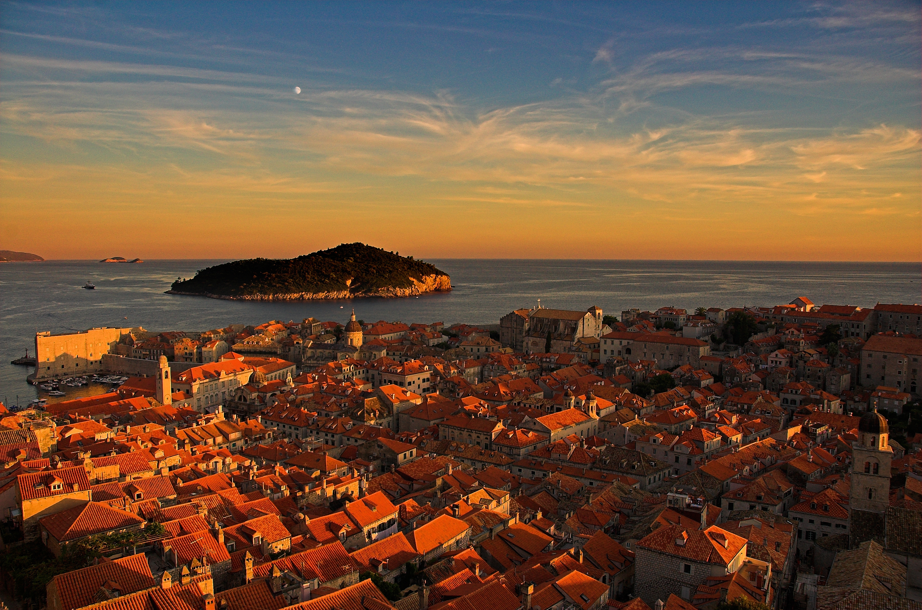 Dubrovnik town, Croatia thousand wonders, 3040x2010 HD Desktop