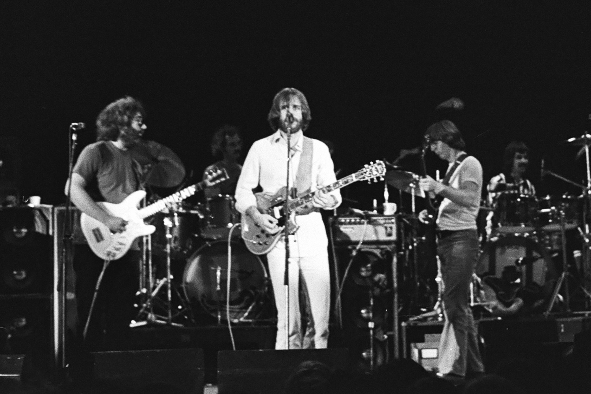 Grateful Dead: The rock band, Performance in a field house in Cornell University in Ithaca, New York, May 8, 1977. 2000x1340 HD Background.