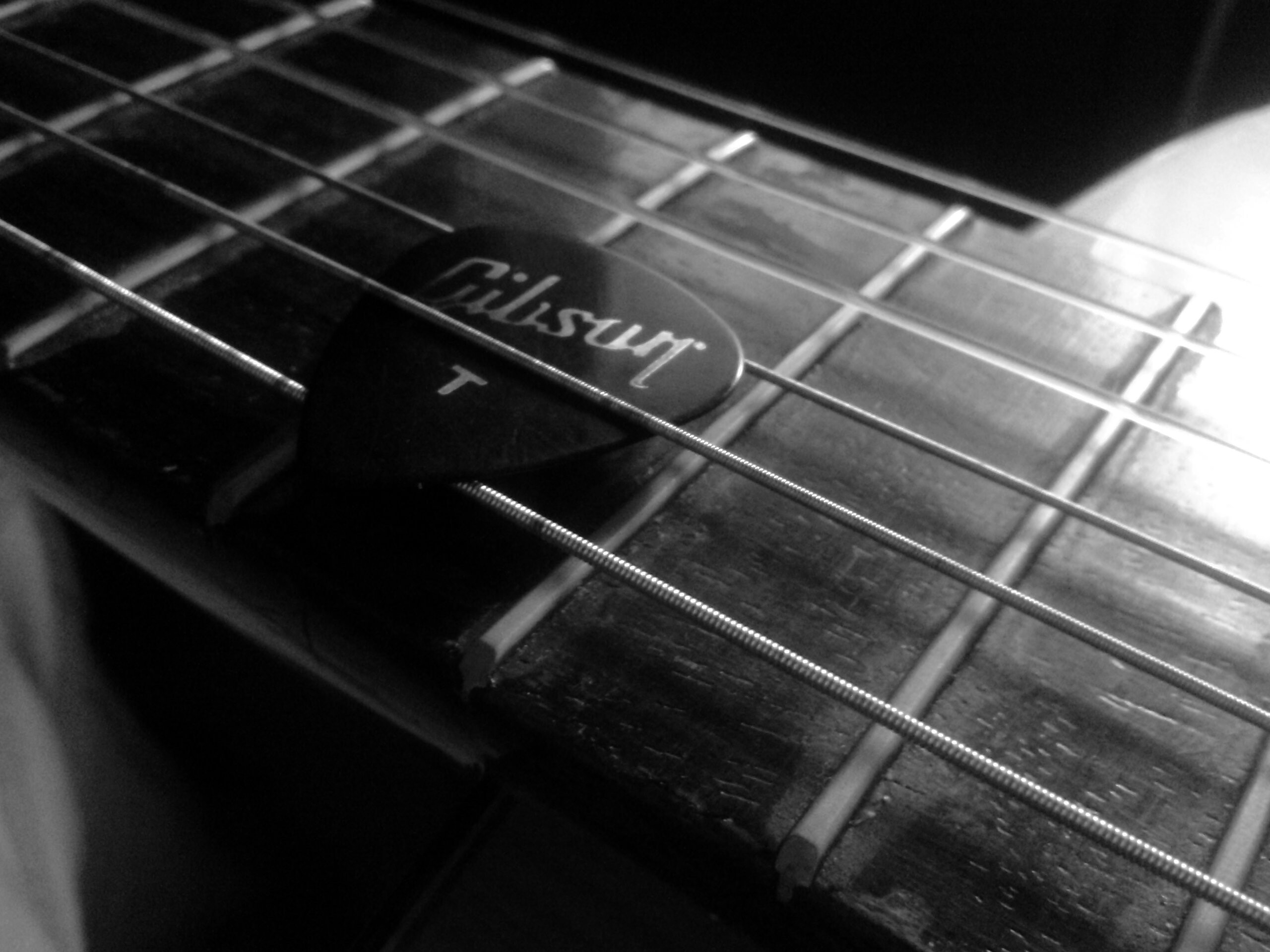Gibson Guitar: An American manufacturer of guitars and professional audio equipment from Kalamazoo, Michigan. 2560x1920 HD Wallpaper.