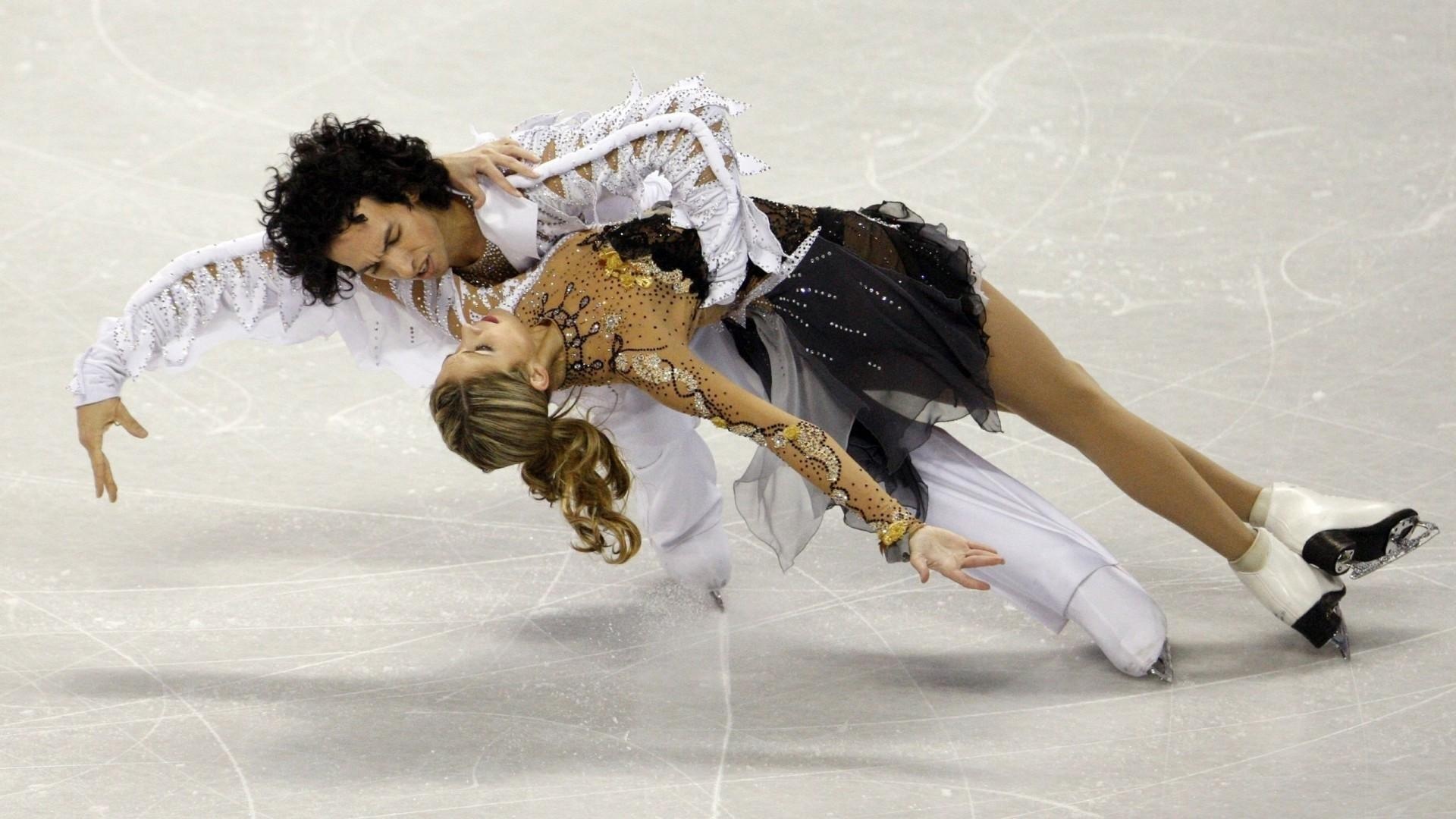 Pair Skating: Tanith Belbin and Benjamin Agosto, American ice dancers, World medalists. 1920x1080 Full HD Background.