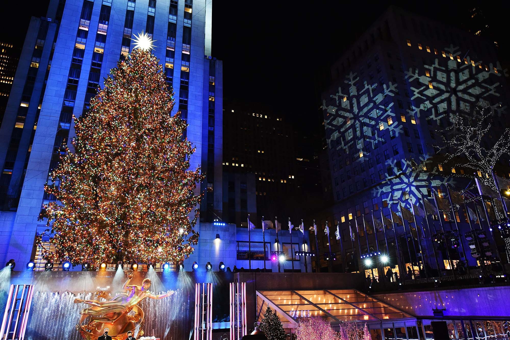 New York Christmas: One of the most glamorous city in the US, Manhattan, Xmas. 2000x1340 HD Background.