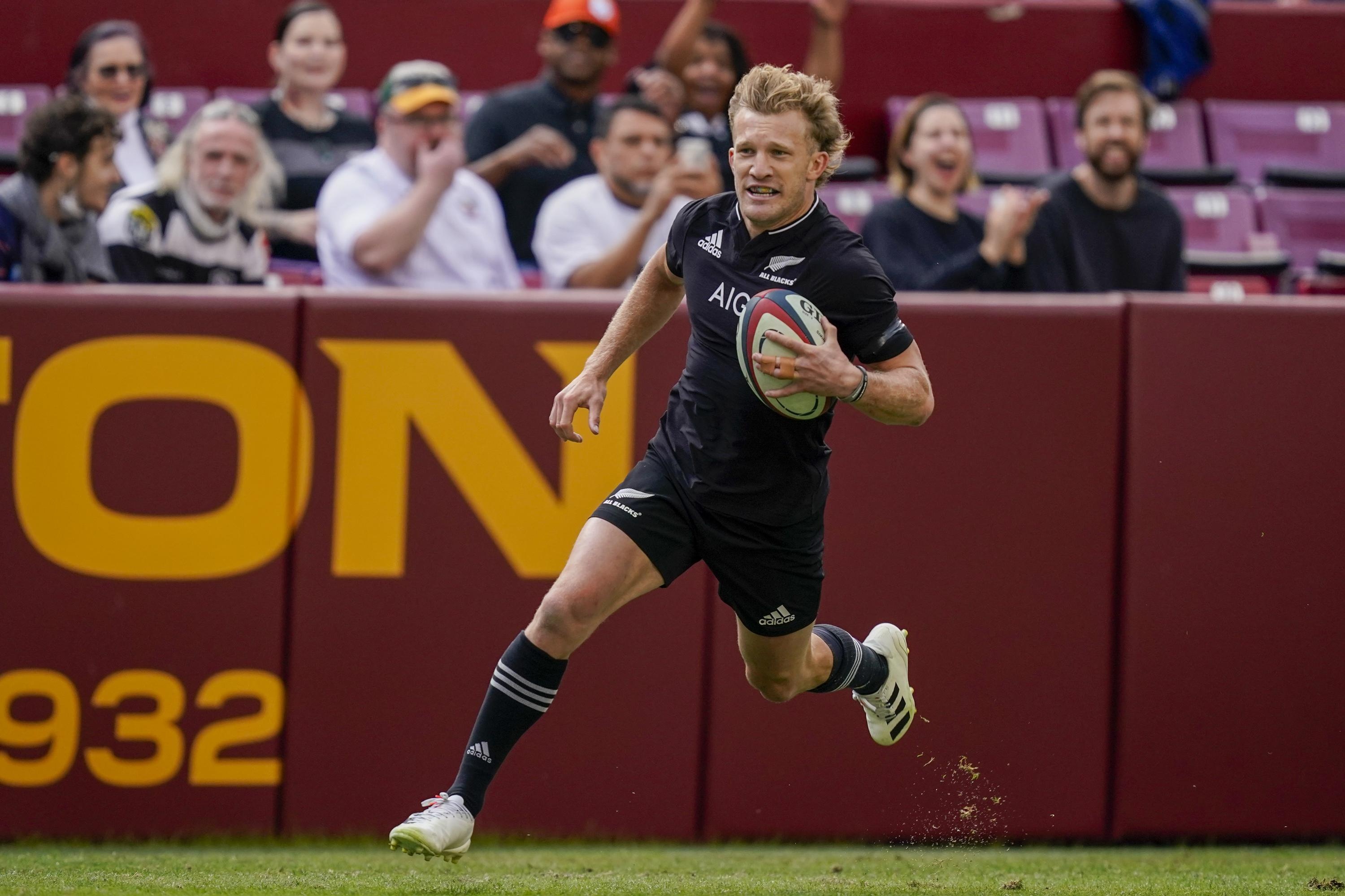 Rugby League: New Zealand's Damian McKenzie runs in to score a try during the match between the All Blacks and the USA Eagles. 3000x2000 HD Background.