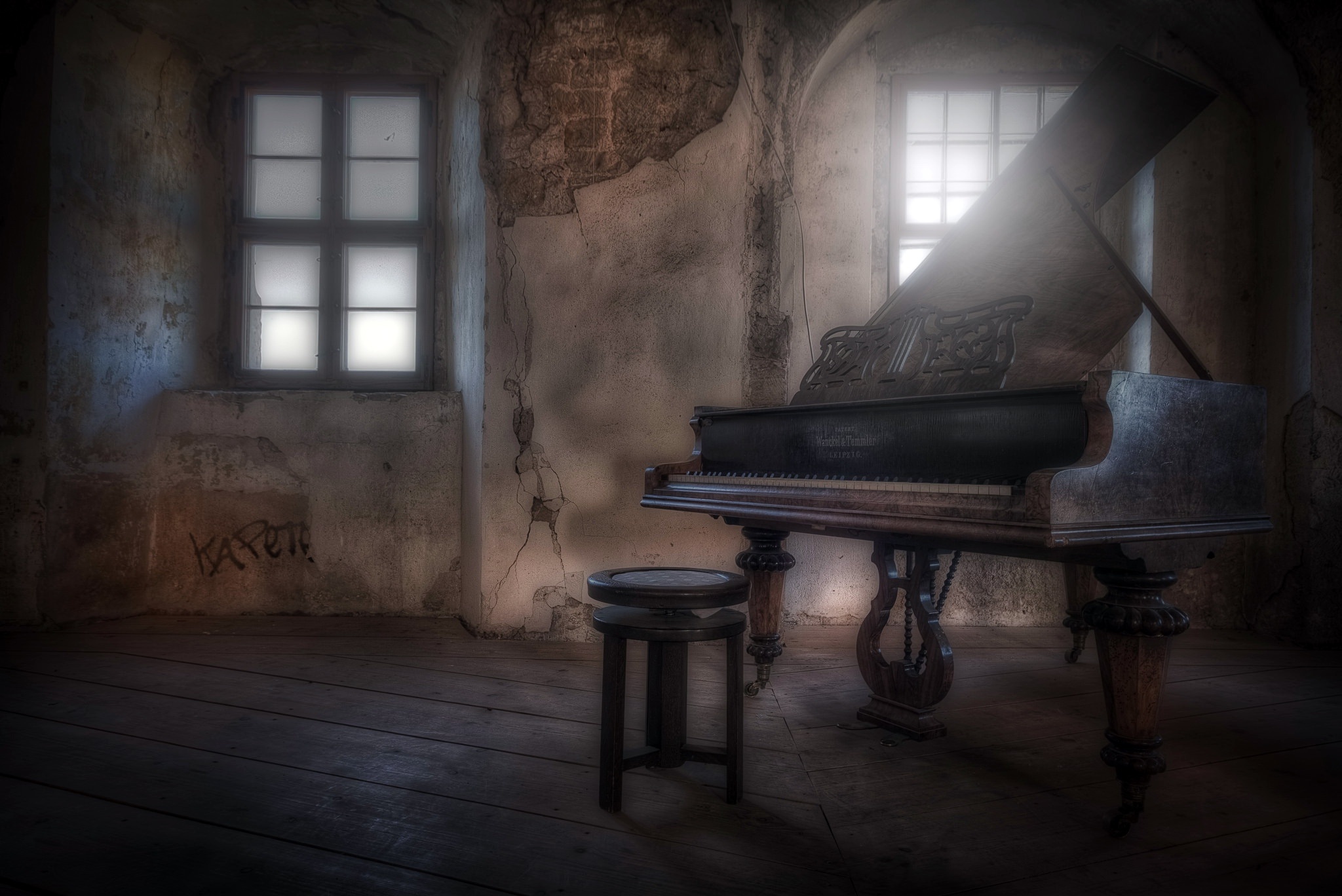 Grand Piano: A musical instrument having steel wire strings that sound when struck by felt-covered hammers, Old house. 2050x1370 HD Wallpaper.