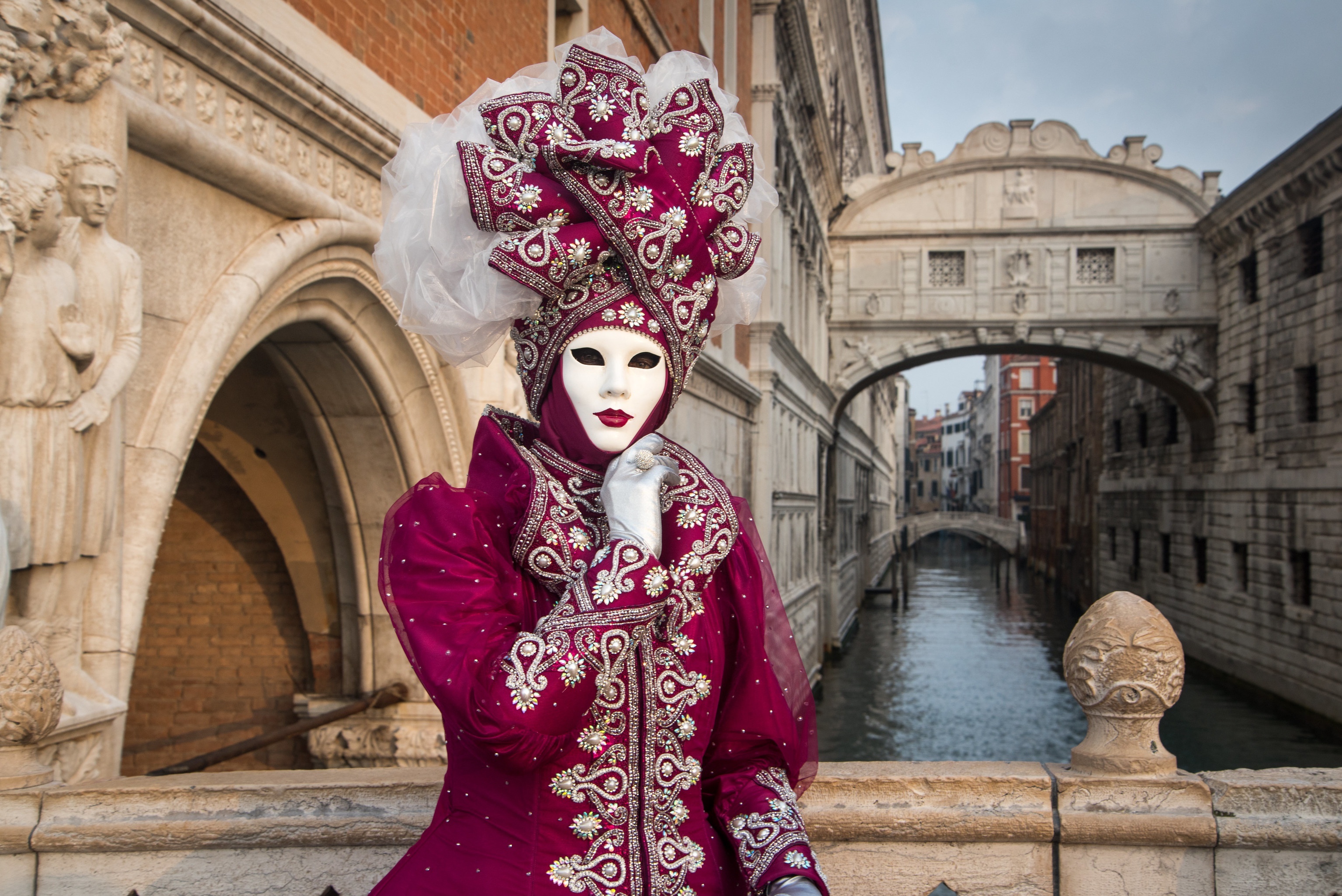 Faszinierendes HD-Wallpaper des Karnevals von Venedig an der Seufzerbrücke, 3080x2060 HD Desktop