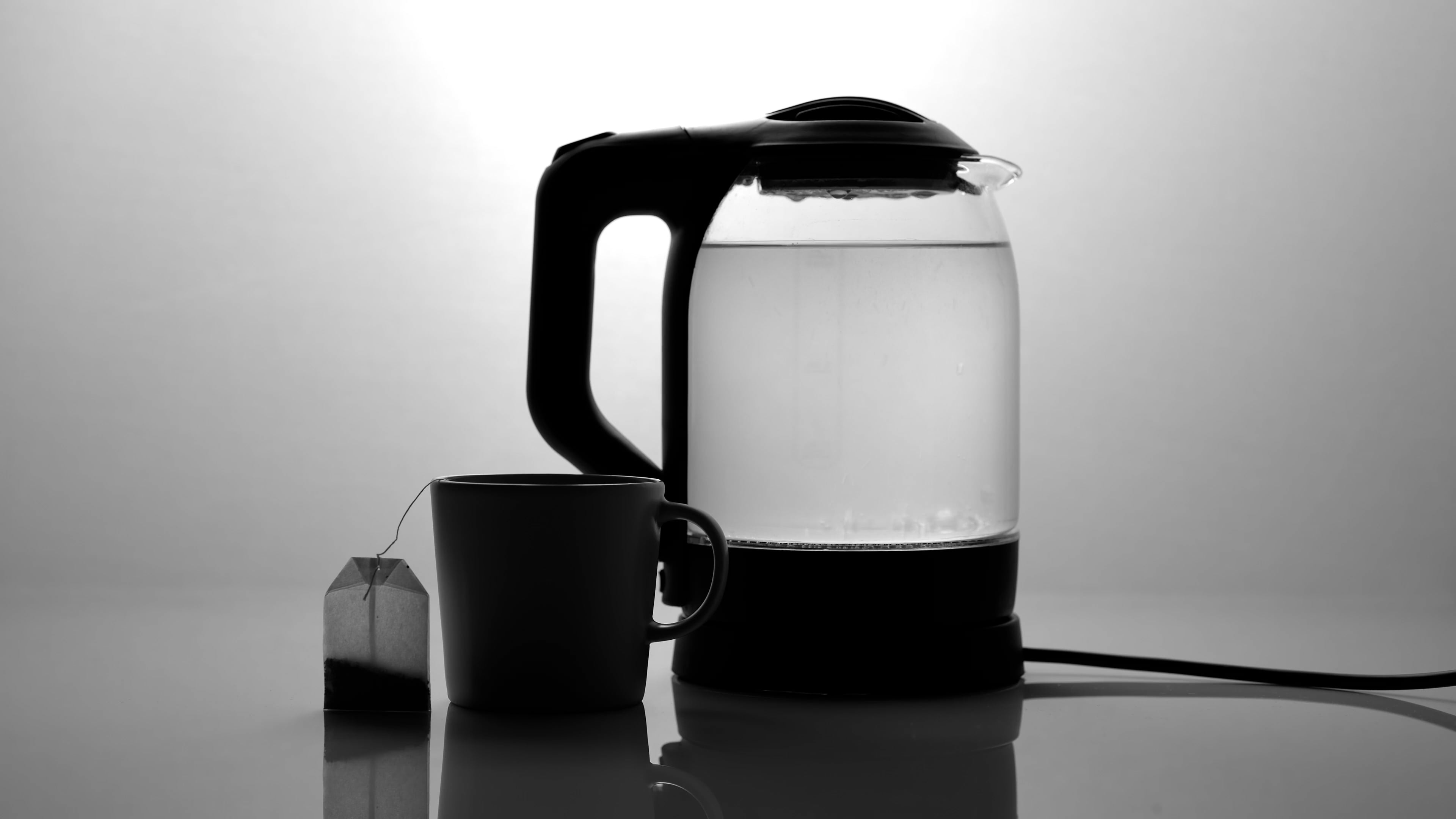 Boiling water in kettle, Electric kettle, Quick preparation, Kitchen essentials, 3840x2160 4K Desktop