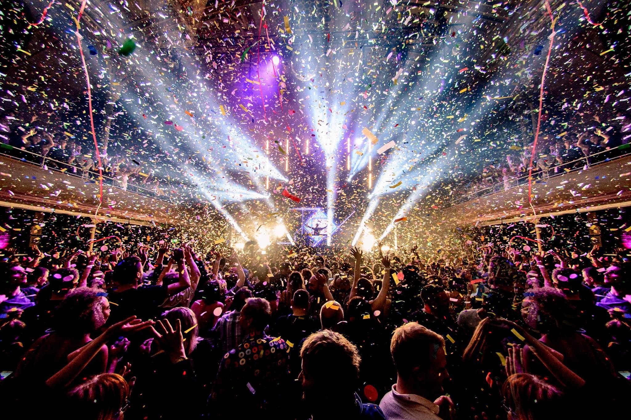 La Discothques, Birthday party, Albert Hall venue, Festive celebration, 2050x1370 HD Desktop