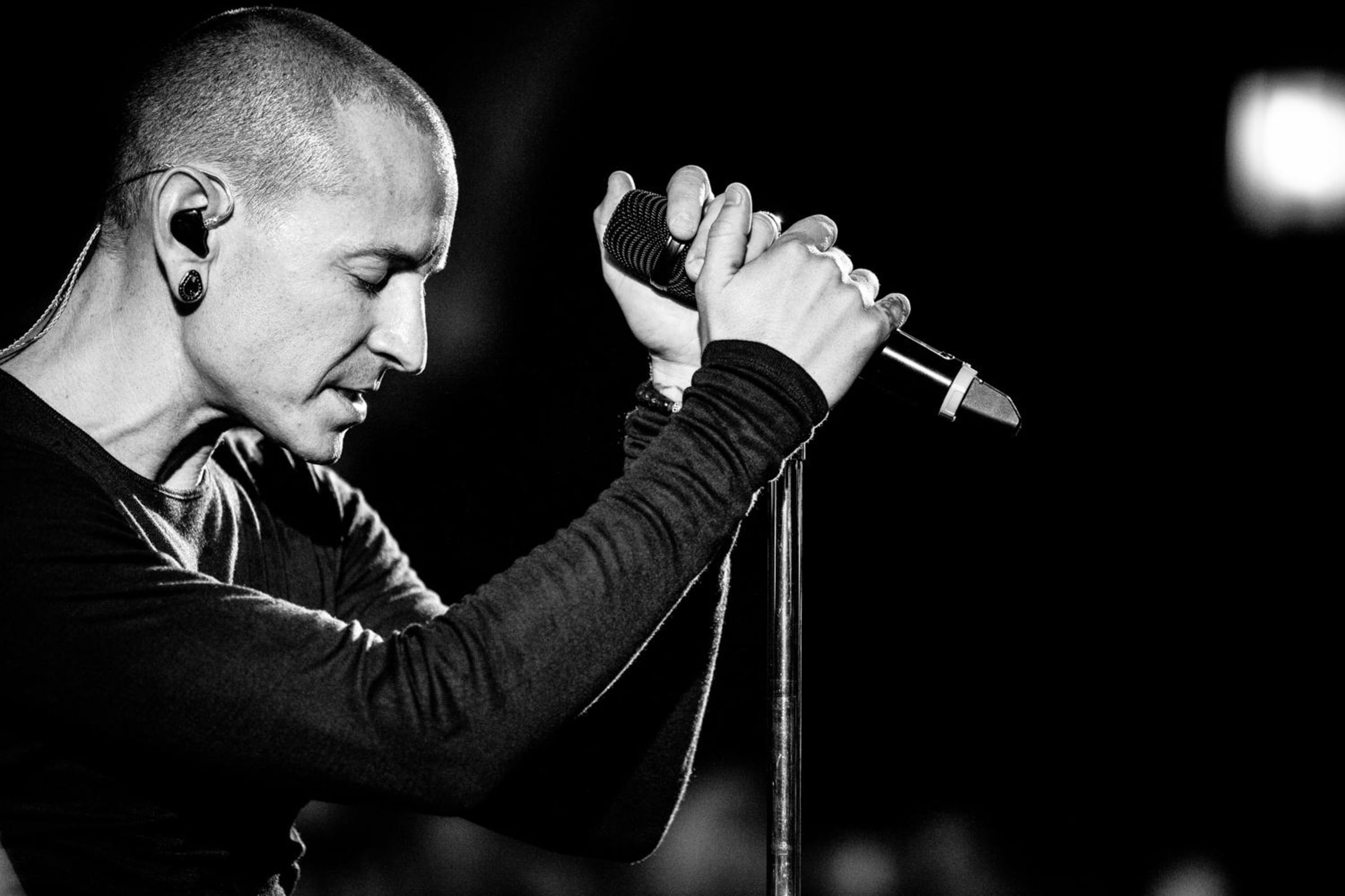 Chester Bennington, Iconic songs, Film Daily, Remembering the legend, 2400x1600 HD Desktop