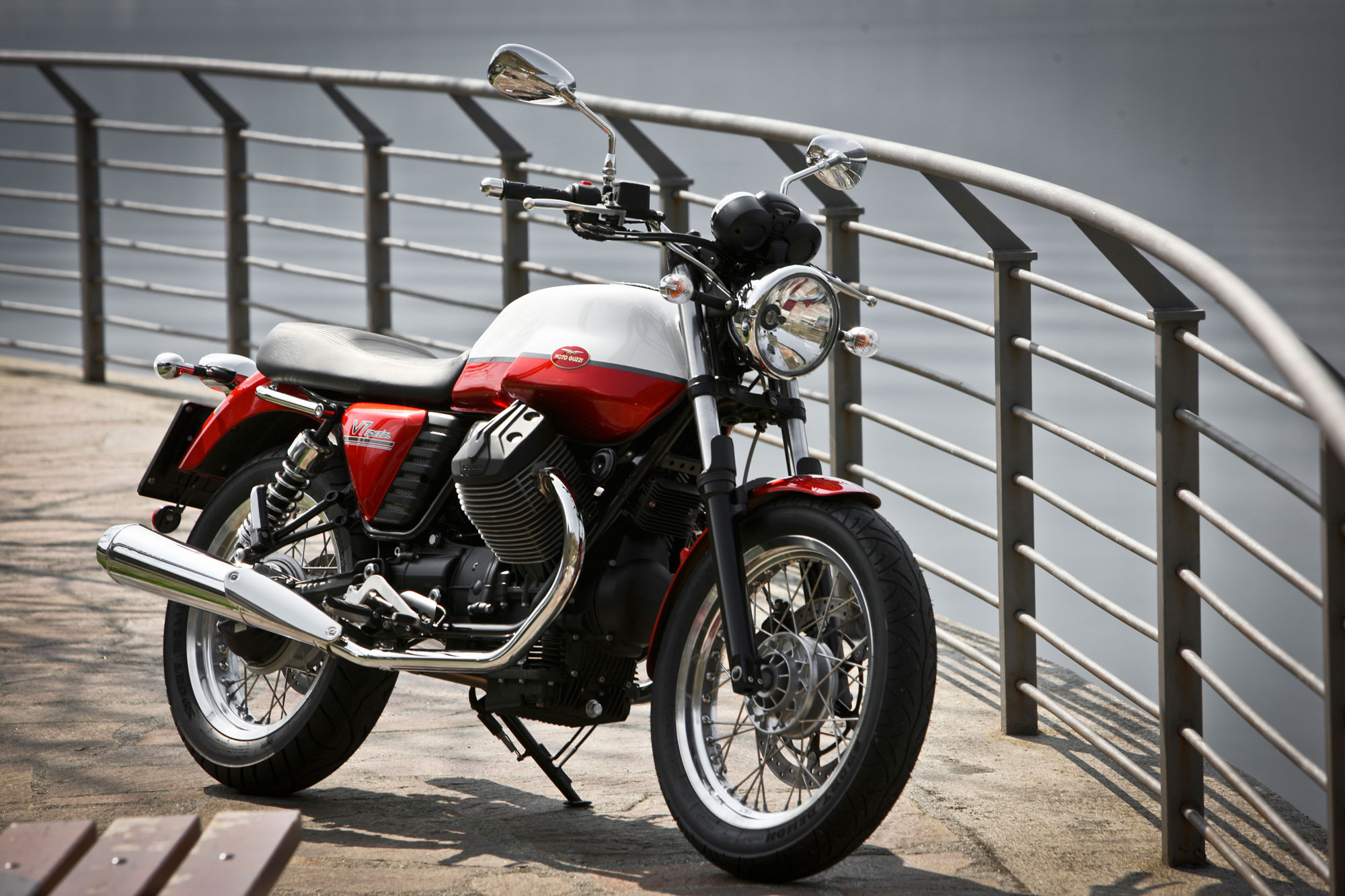 Moto Guzzi V7, 2013 V7 special motorcycle, 2000x1340 HD Desktop