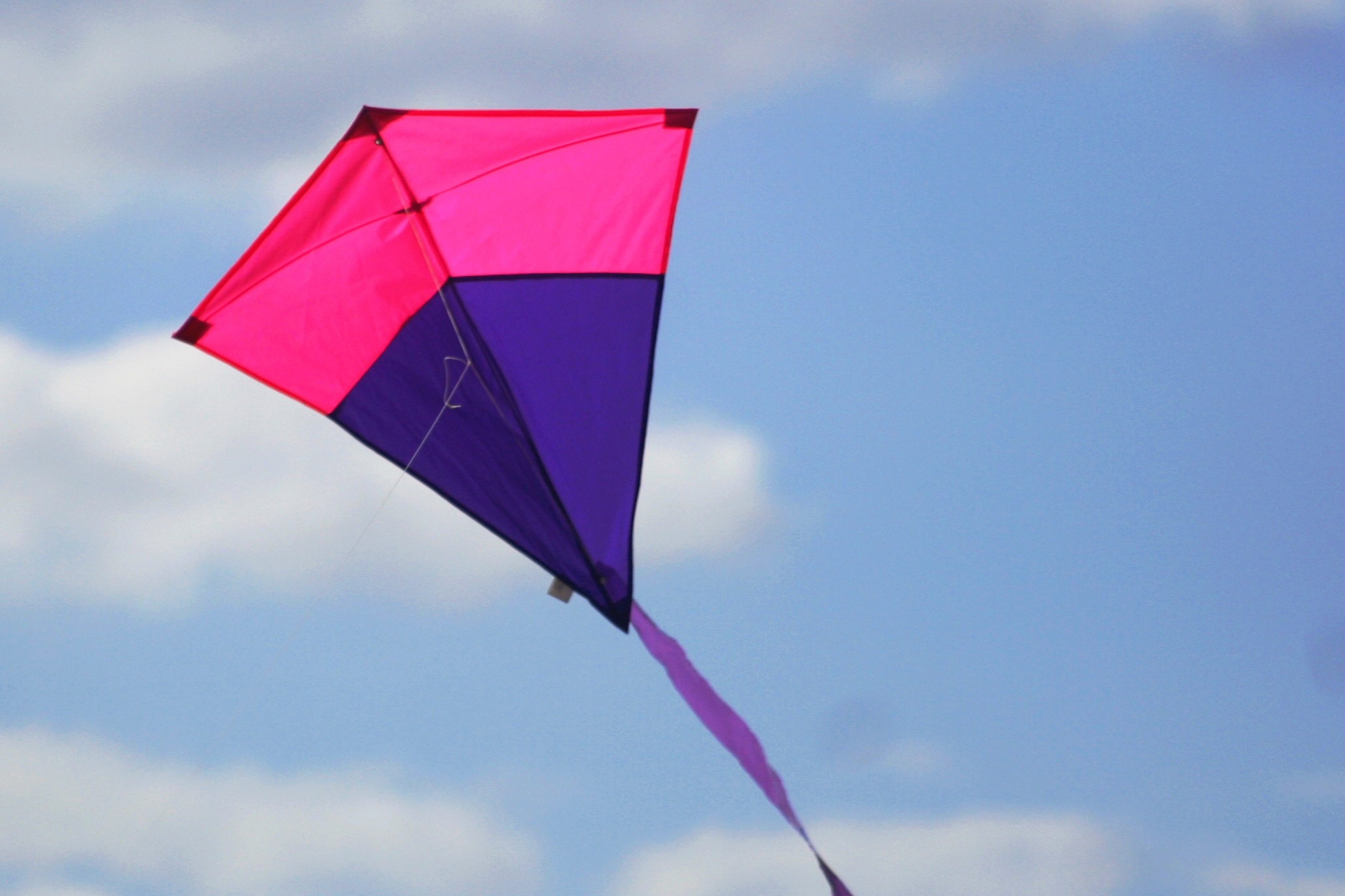 Kite Sports: Delta kite, A curved trailing edge, Graphite rods, A keel. 2070x1380 HD Background.