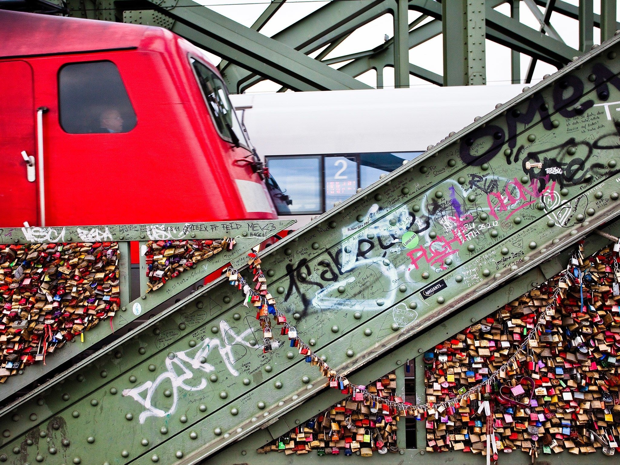 Lover's Bridge, Paris, Love locks wallpapers, Romantic background, 2050x1540 HD Desktop