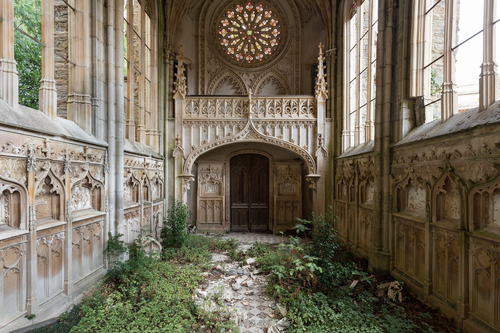 Gothic Architecture: Beige concrete building, Abandoned church, France, Rose window, Pointed arches. 2050x1370 HD Background.